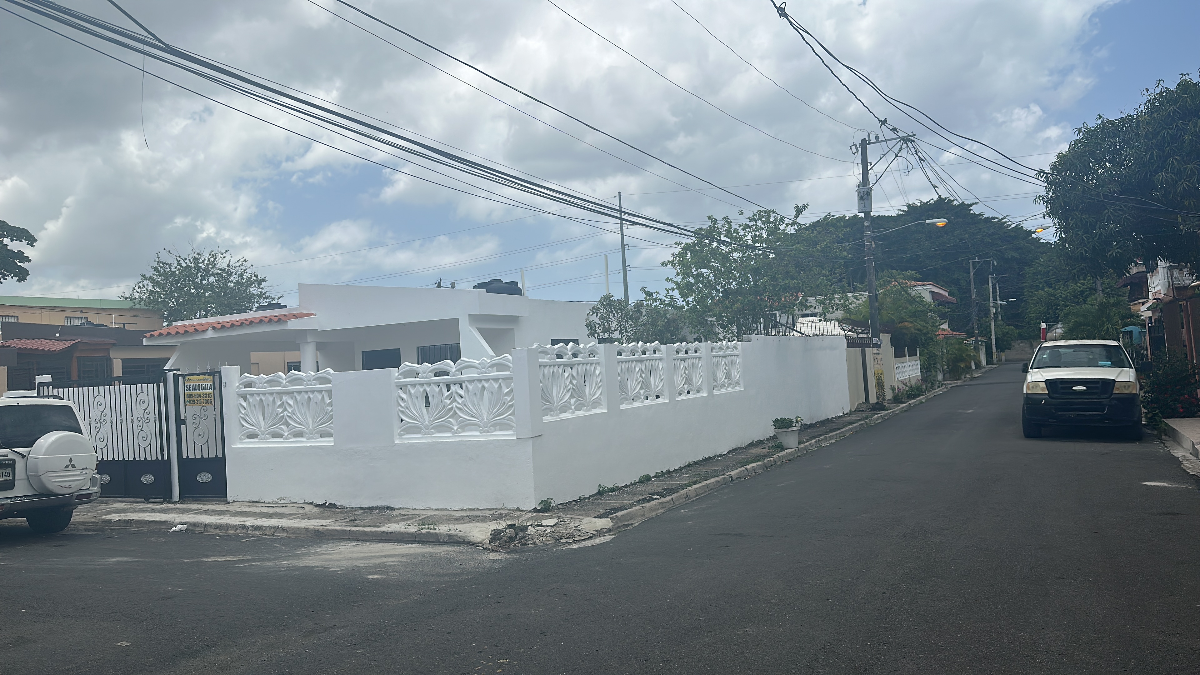 solares y terrenos - Vendo casa de esquina en redencial  0
