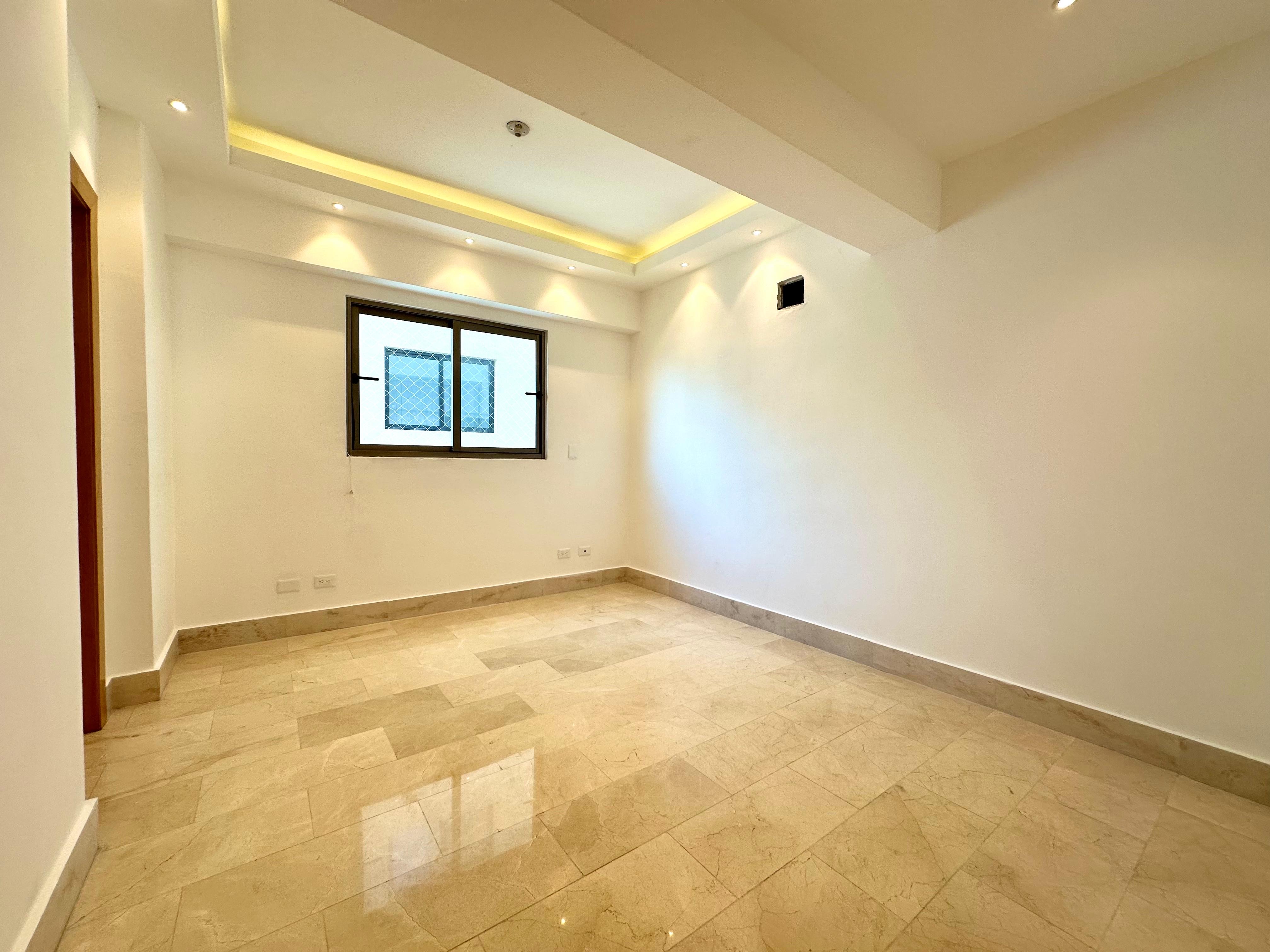 apartamentos - Apartamento en alquiler ubicado en Evaristo Morales de 3 habitaciones 
 3