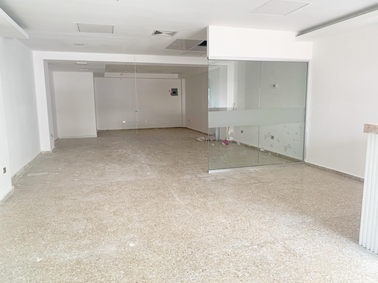 oficinas y locales comerciales - Local céntrico y amplio  6