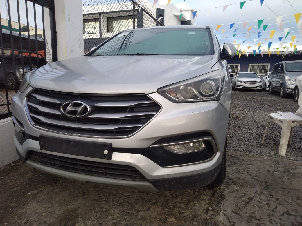 jeepetas y camionetas - HYUNDAI SANTA FE 2018 GRIS 2