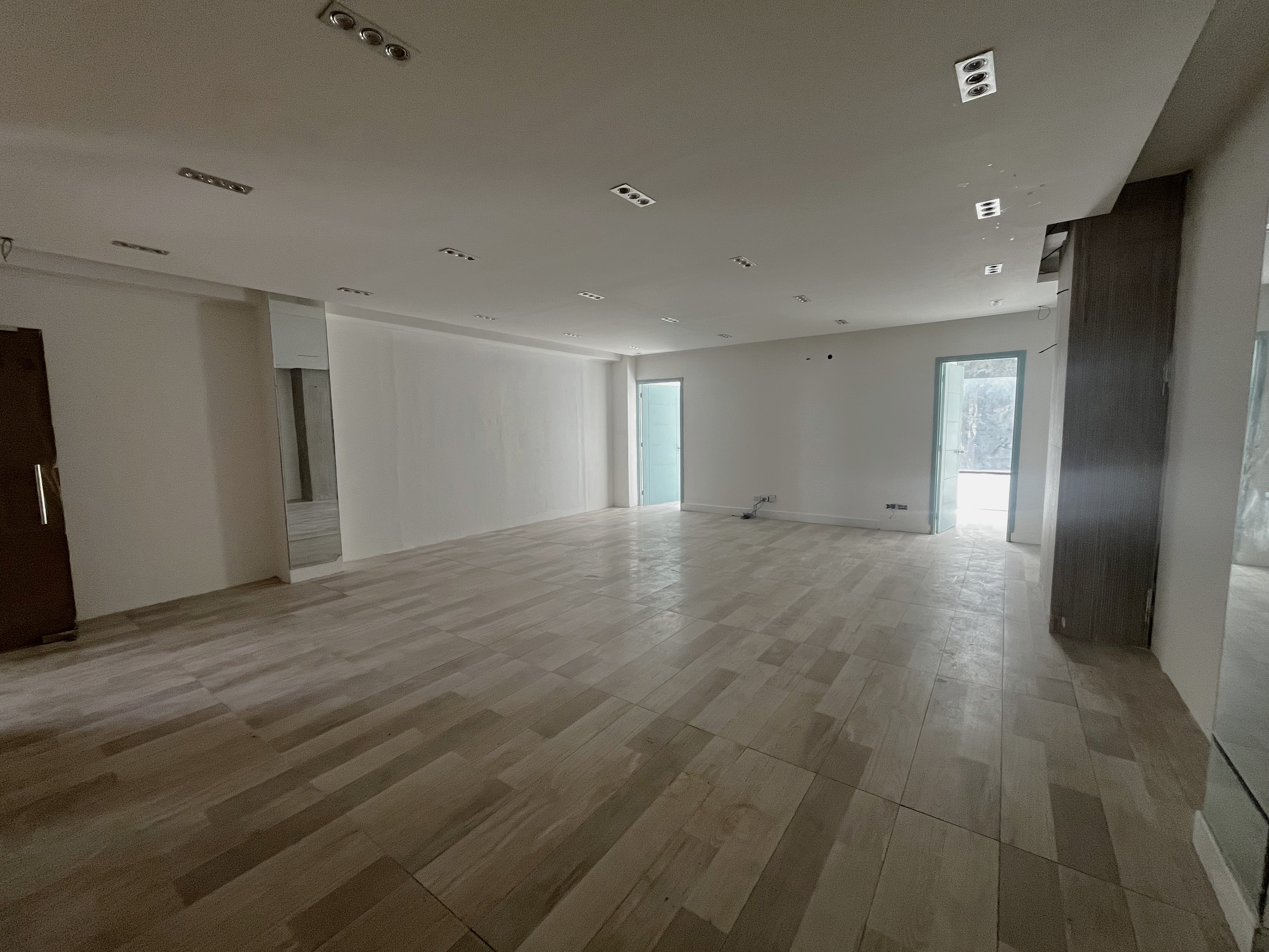 oficinas y locales comerciales - Local Comercial Alquiler Piantini  de 63.43 m2 1