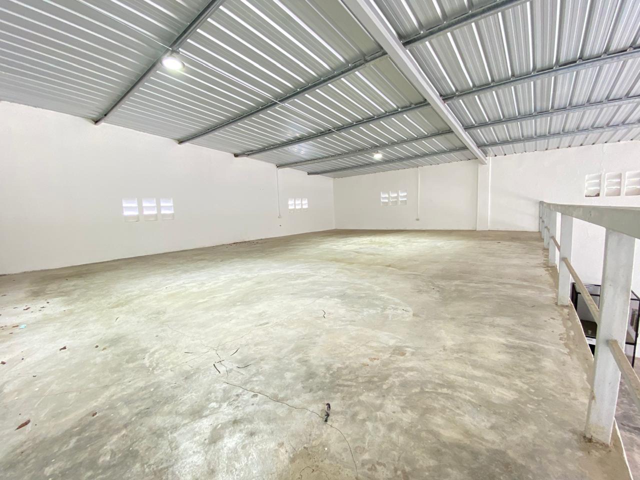 oficinas y locales comerciales - Nave Comercial en el Distrito Nacional 6