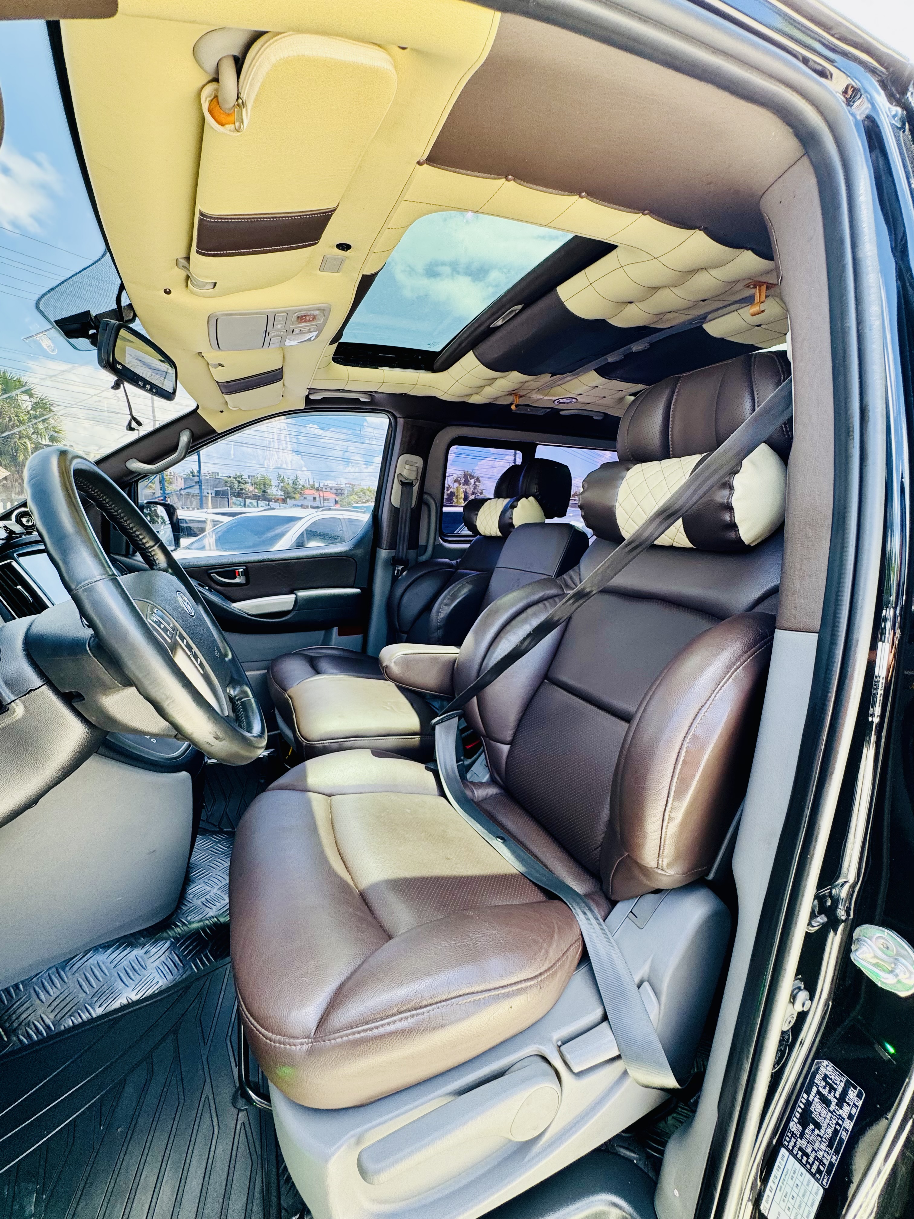 camiones y vehiculos pesados - Hyundai Grand Starex VIP double sunroof 2