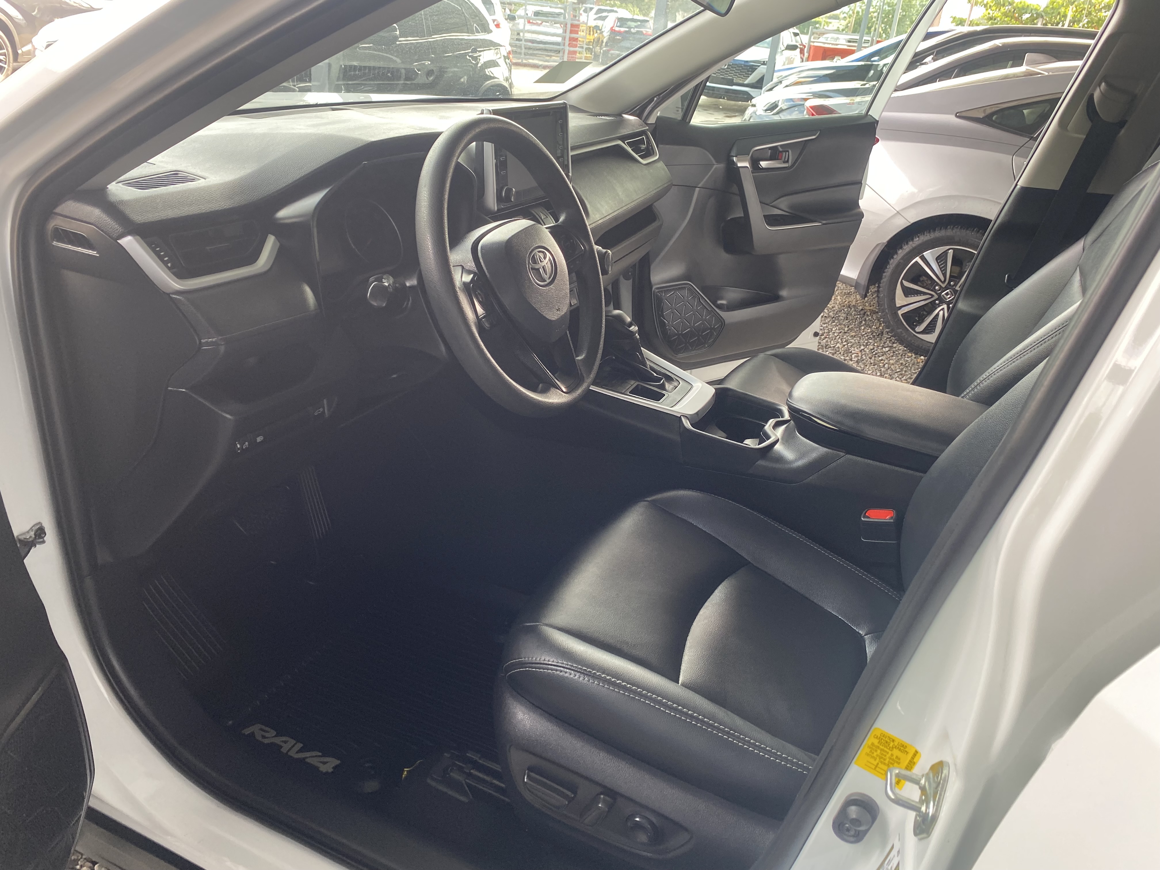 jeepetas y camionetas - Toyota rav4 XLE AWD recién importada Clean  4