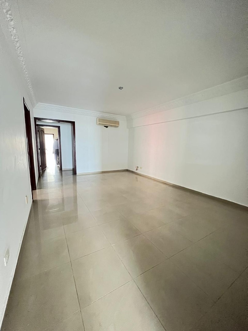 apartamentos - Se vende espacioso apartamento en Evaristo Morales 5