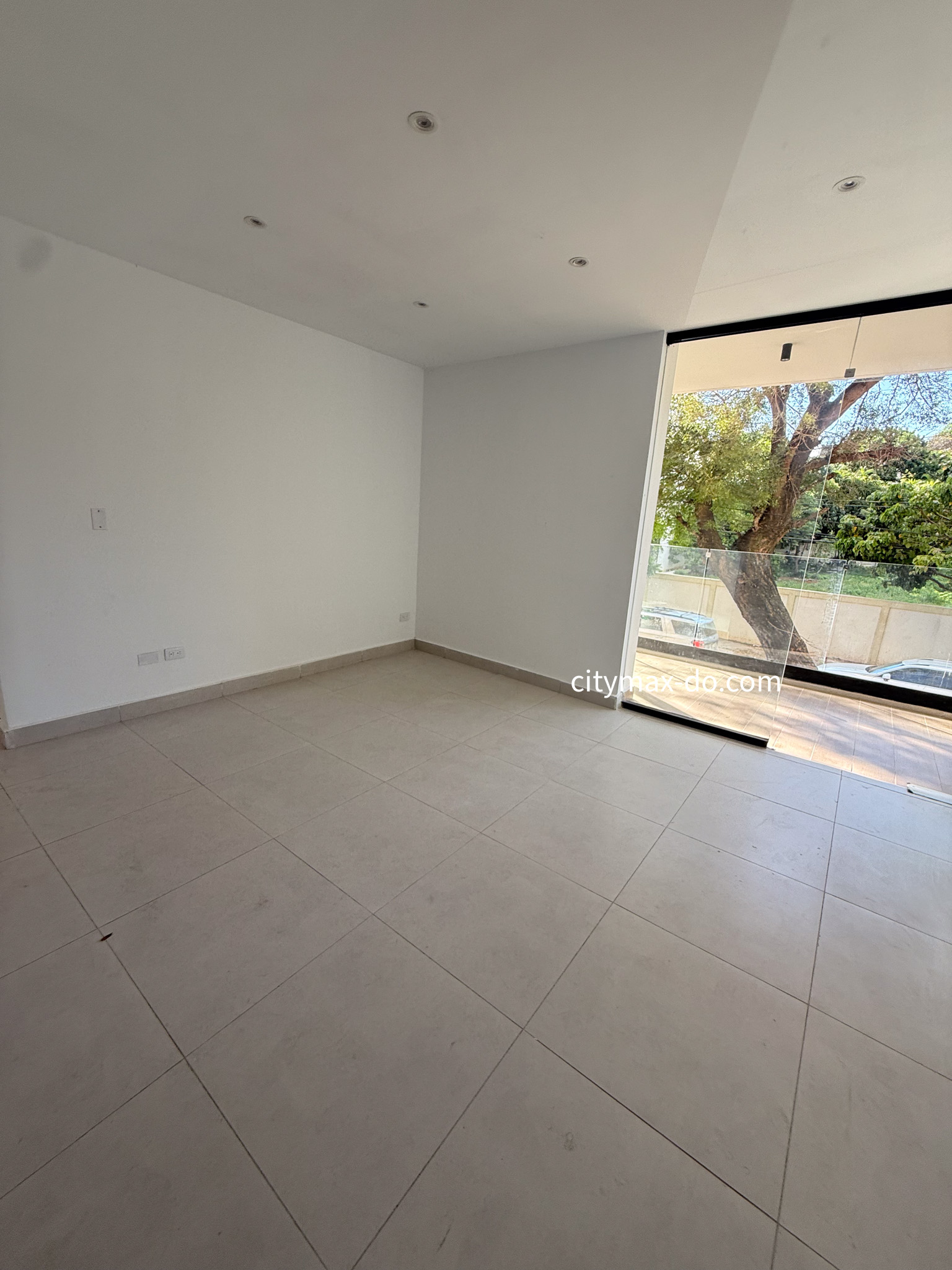 oficinas y locales comerciales - Disponible Local Comercial  en Alquiler BellaVista 4