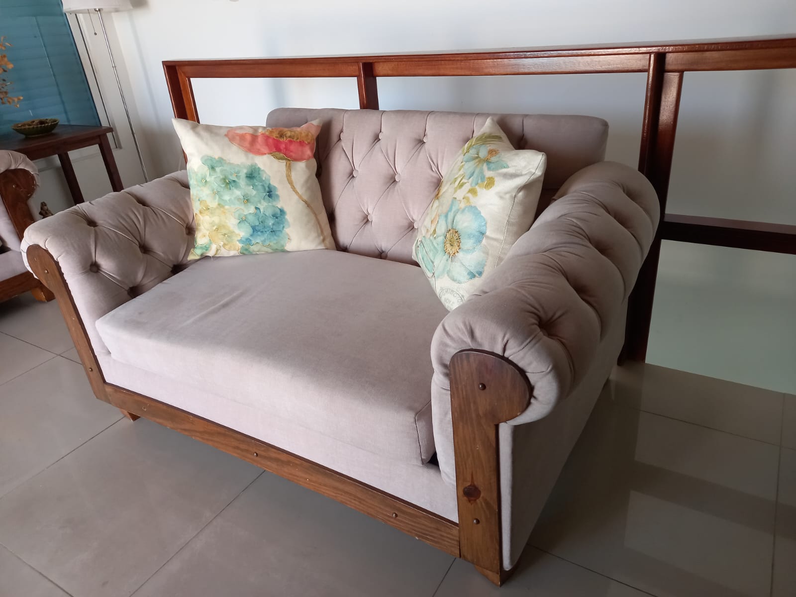 muebles y colchones - Juego de muebles de dos y tres plazas  1