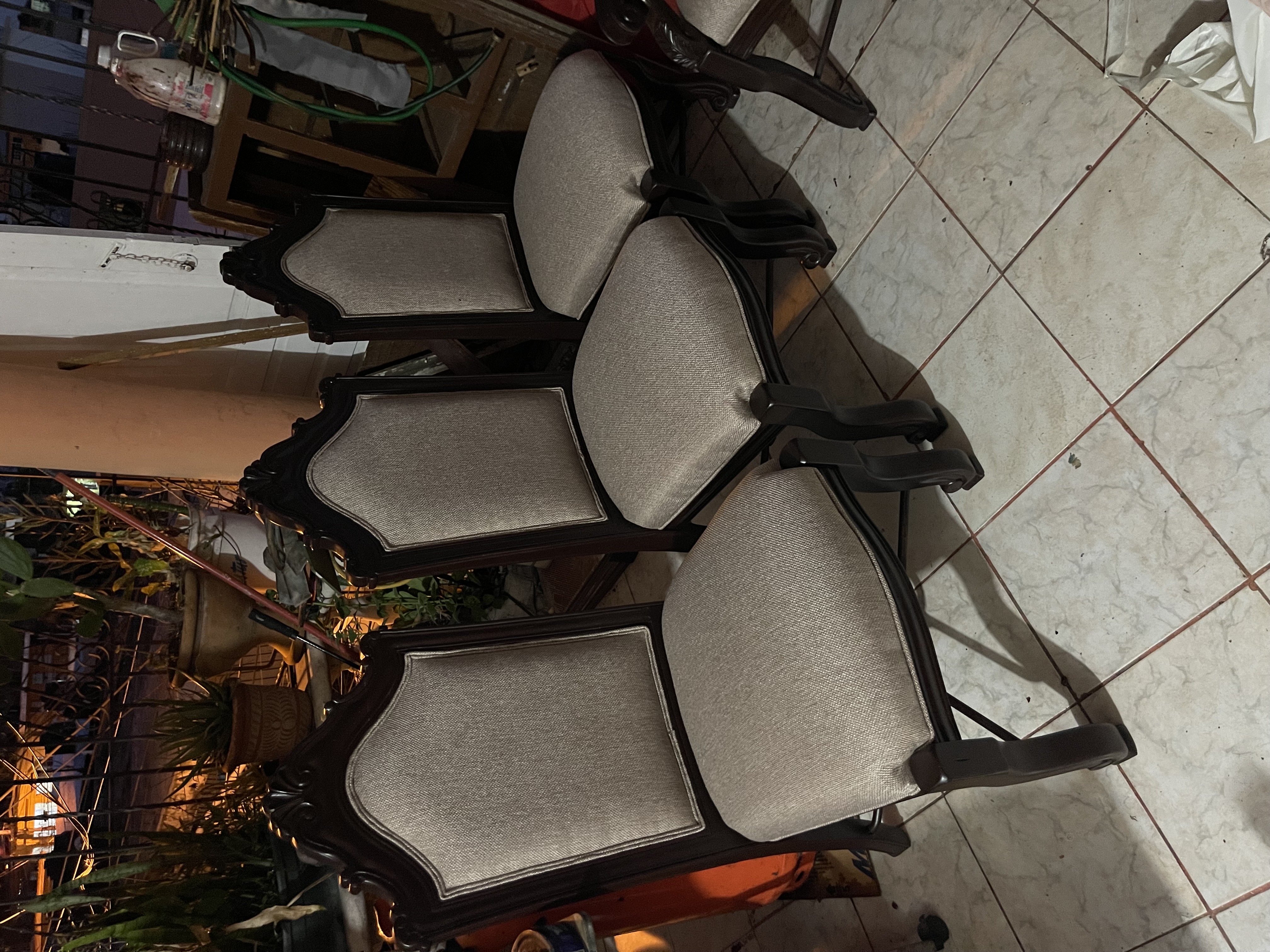 muebles y colchones - sillas de comedor y dos butacas en 55,000 6