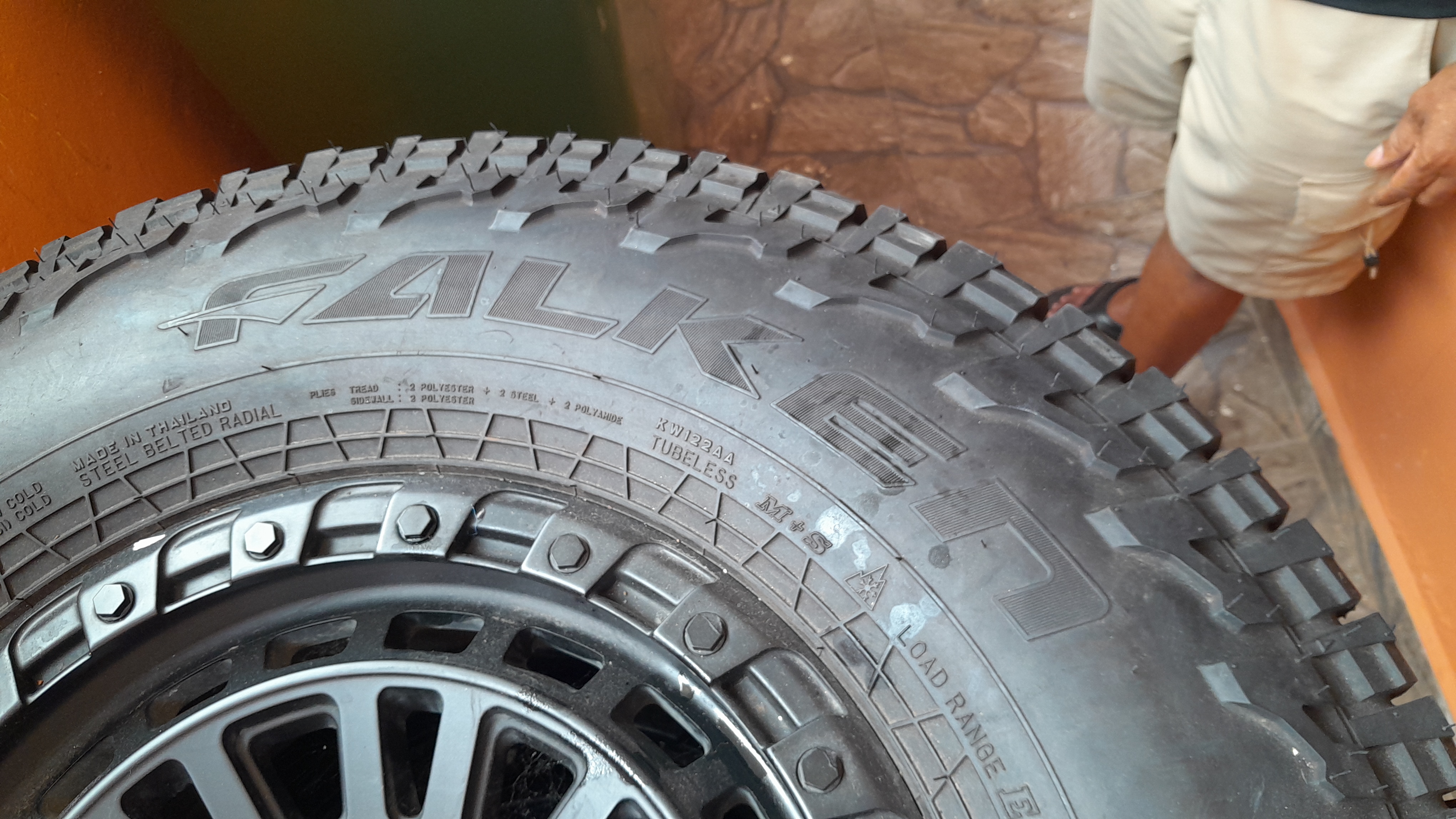 repuestos - Juego de Gomas y Aros Falken WildPeak LT285/75R17 3