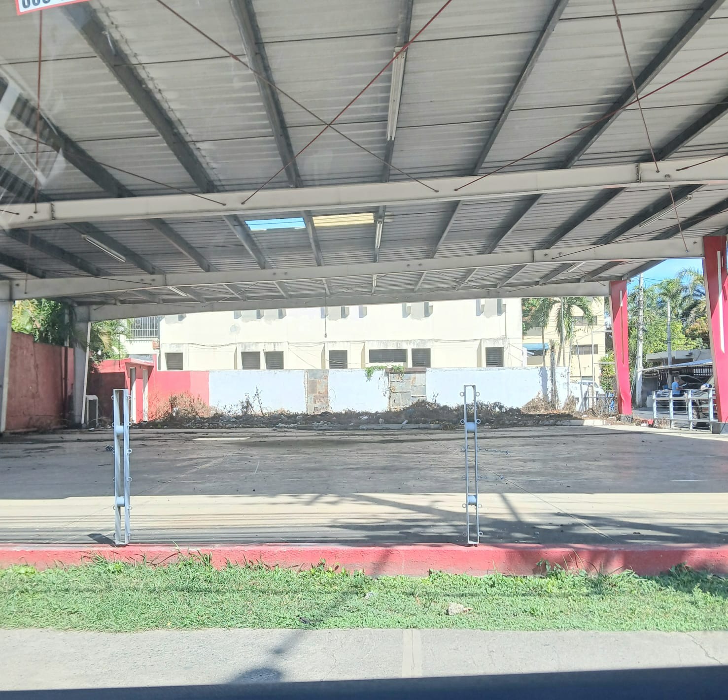 oficinas y locales comerciales - Local Comercial en Ave. Juan Pablo Duarte 1