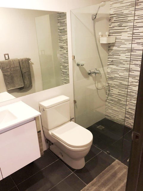 apartamentos - Apartamento amueblado en alquiler #24-1247 de 1 hab. 1.5 baños, ascensor, aire A 5