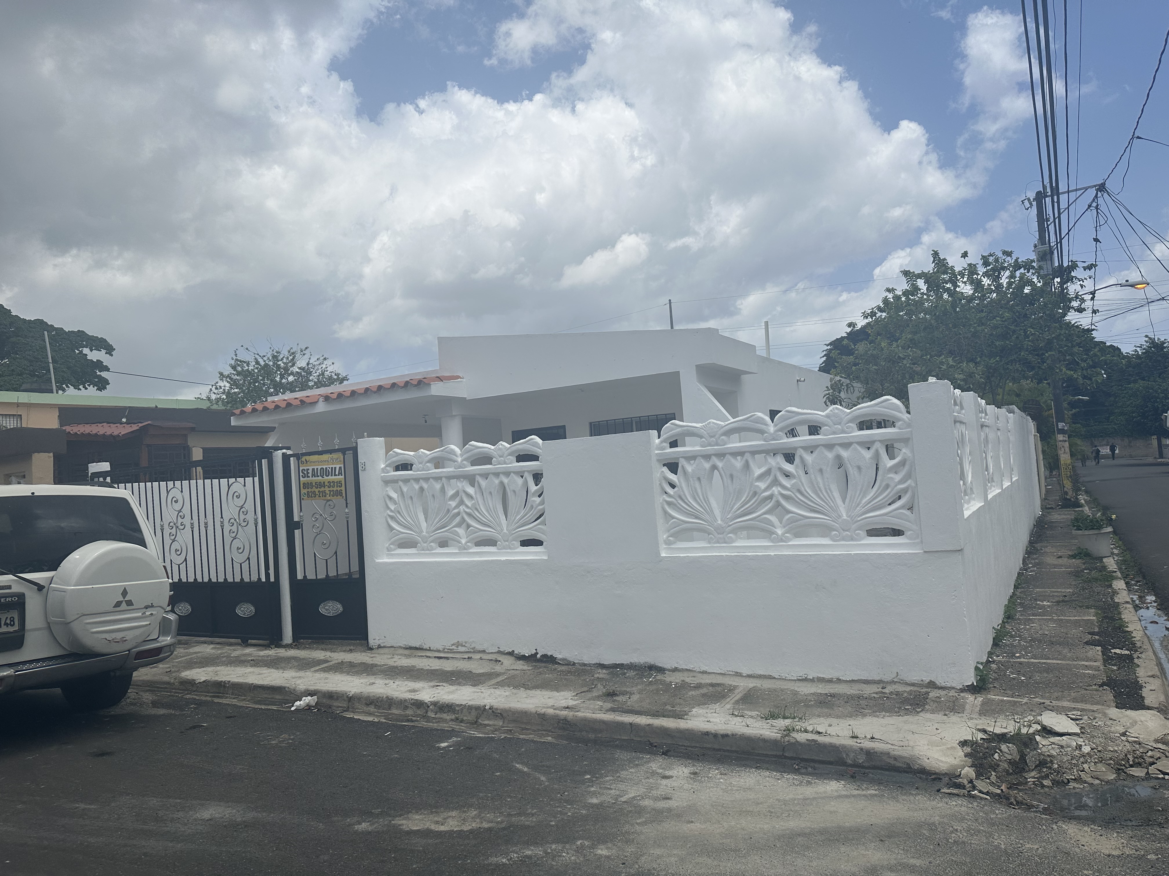 solares y terrenos - Vendo casa de esquina en redencial  1