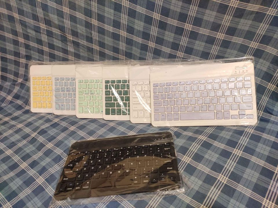computadoras y laptops - Teclados Bluetooth nuevos varios colores 1