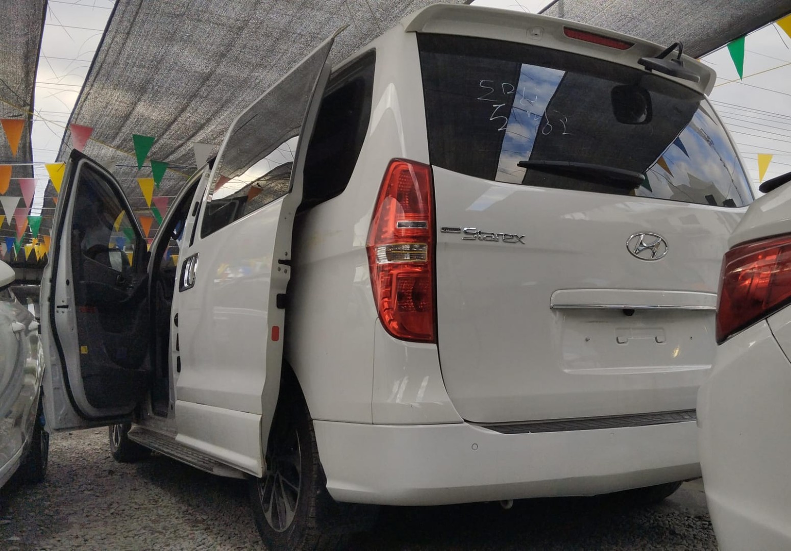 jeepetas y camionetas - HYUNDAI GRAND STAREX 2020 BLANCA 6