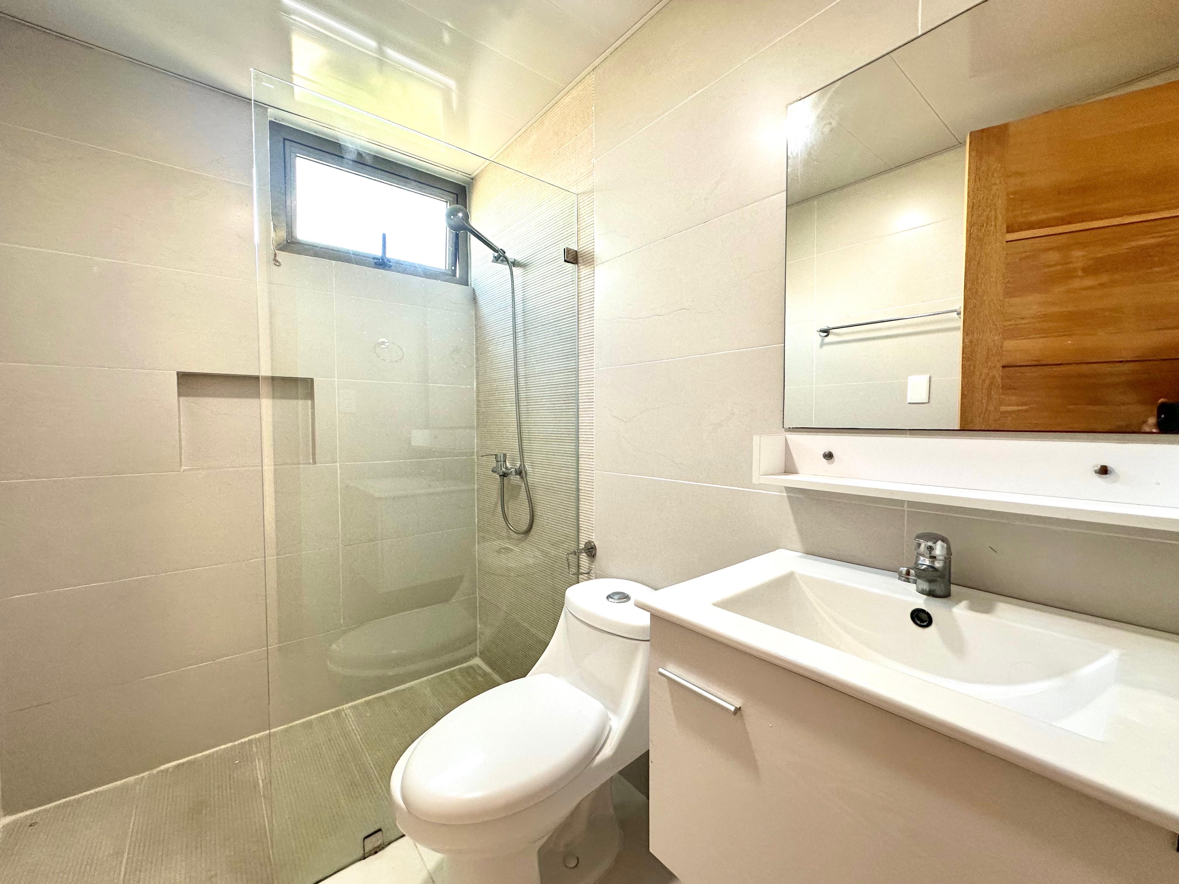 apartamentos - Apartamento en alquiler ubicado en Evaristo Morales de 3 habitaciones 
 4