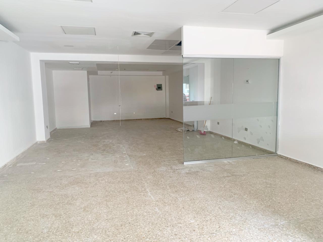 oficinas y locales comerciales - Local céntrico y amplio  7