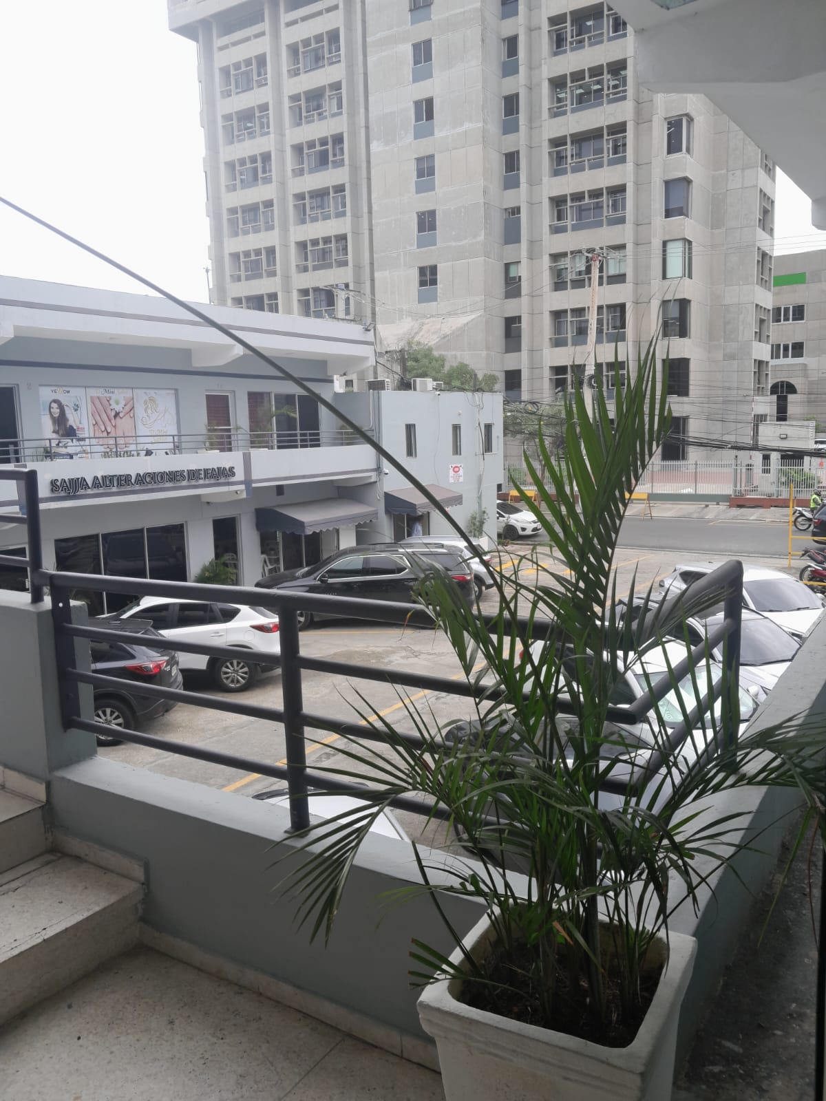 oficinas y locales comerciales - Alquilo 1local (212mt) y 1 oficina amueblada (53mt) cerca de Av.27 con Churchill 0