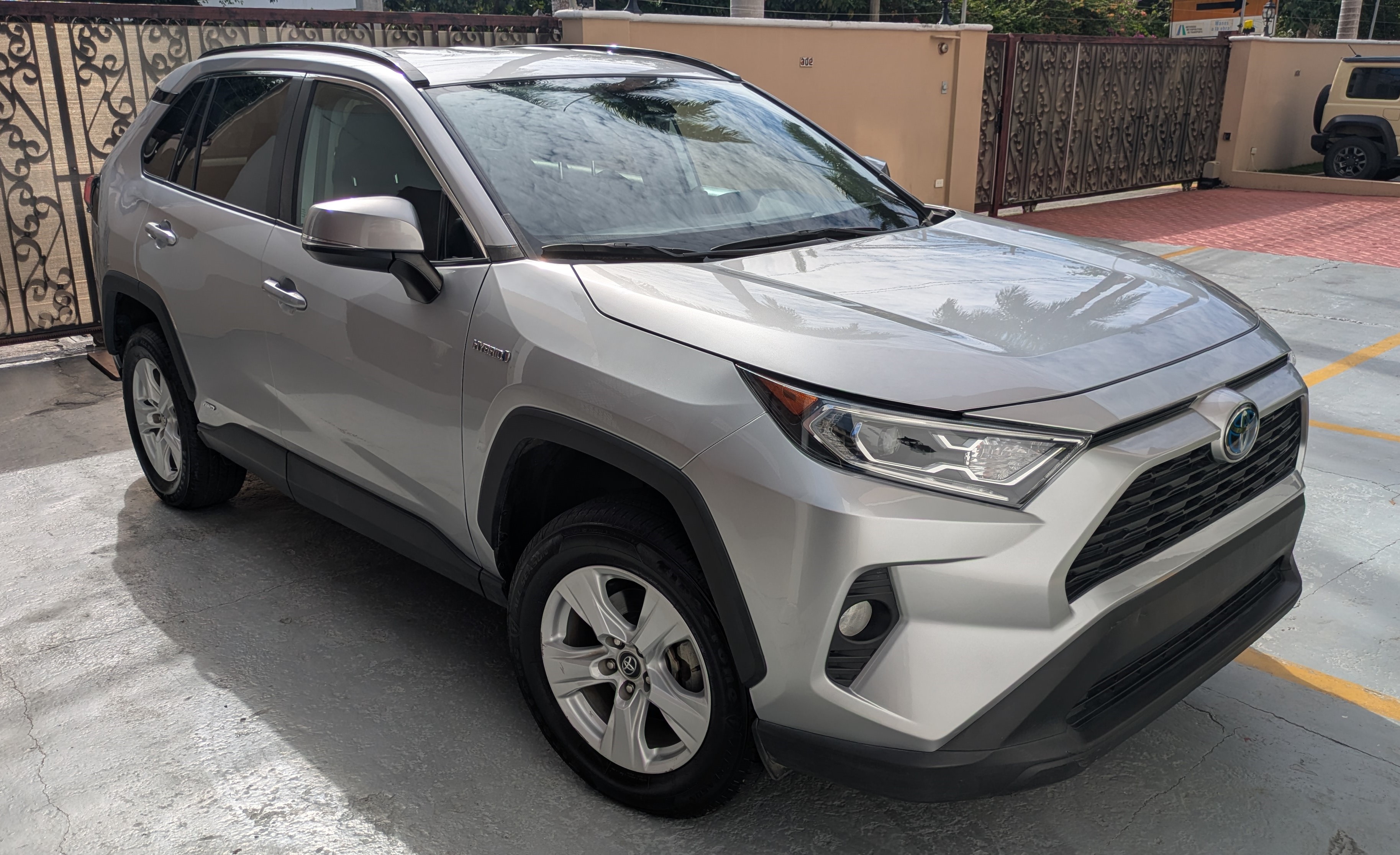 jeepetas y camionetas - 2021 RAV4 XLE Híbrido AWD 1