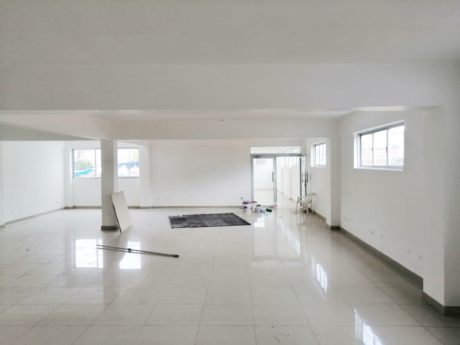 oficinas y locales comerciales - Local céntrico y amplio  8
