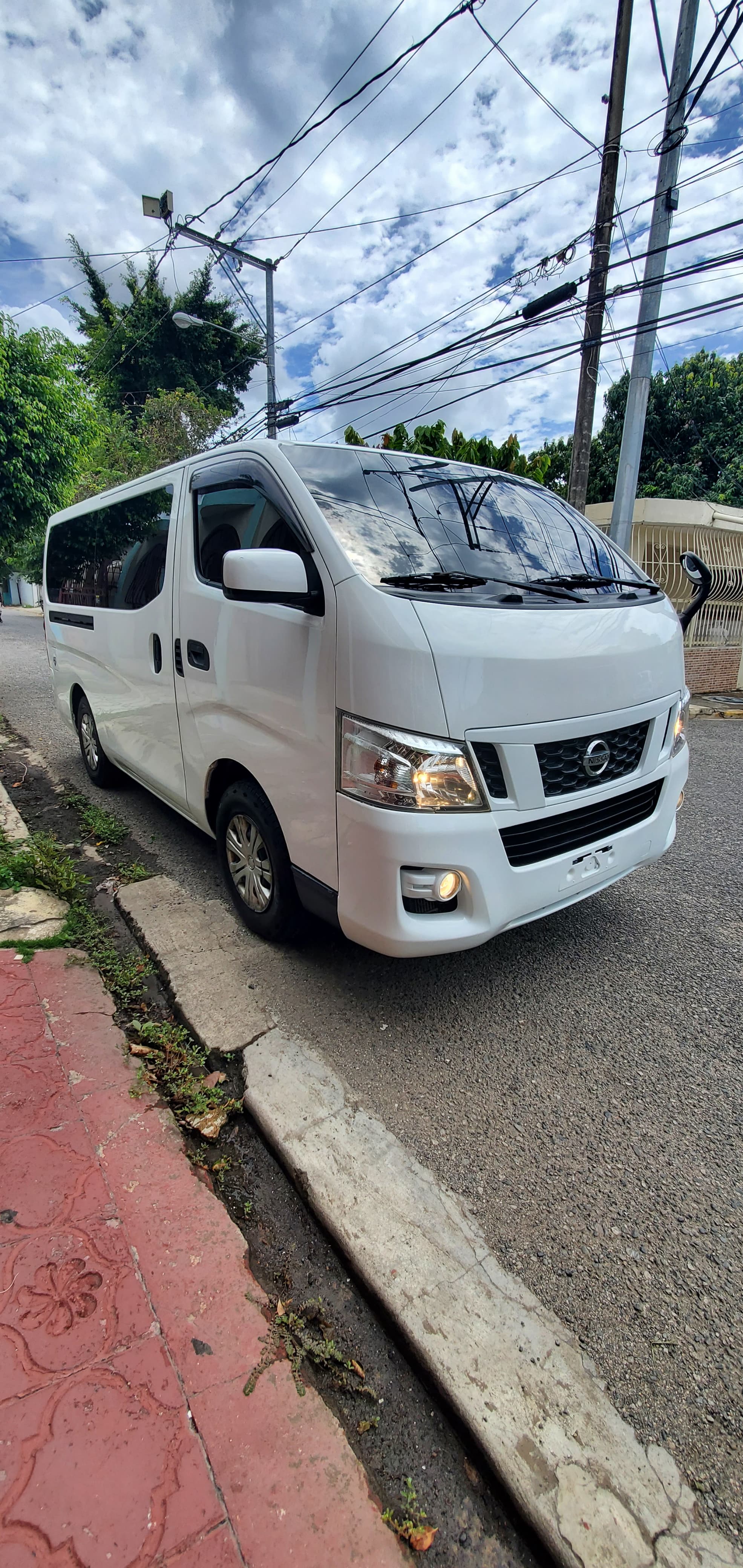 jeepetas y camionetas -     [SE VENDE] "NISSAN NV-350 2017"  0