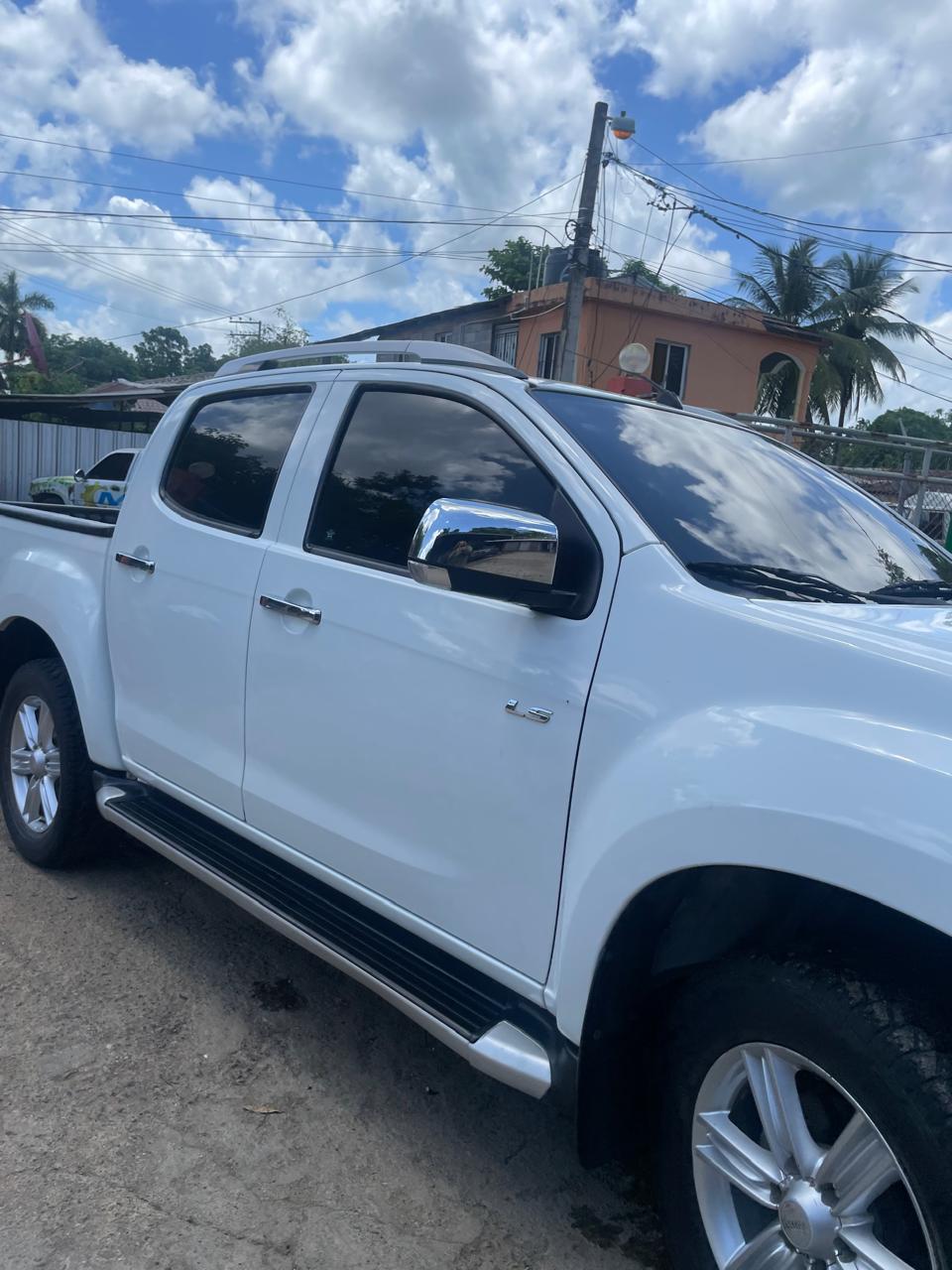 jeepetas y camionetas - camioneta isuzu dmax 2019, unico dueño 7