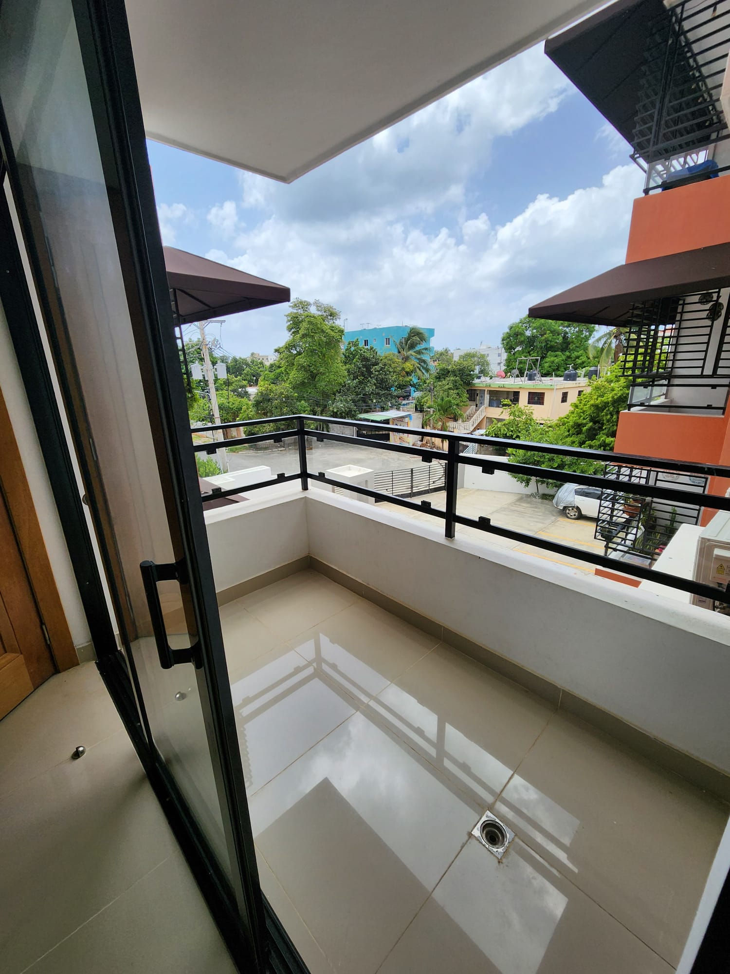 apartamentos - Hermoso apartamento en los frailes, 2do nivel, de poco uso, santo domingo este 4