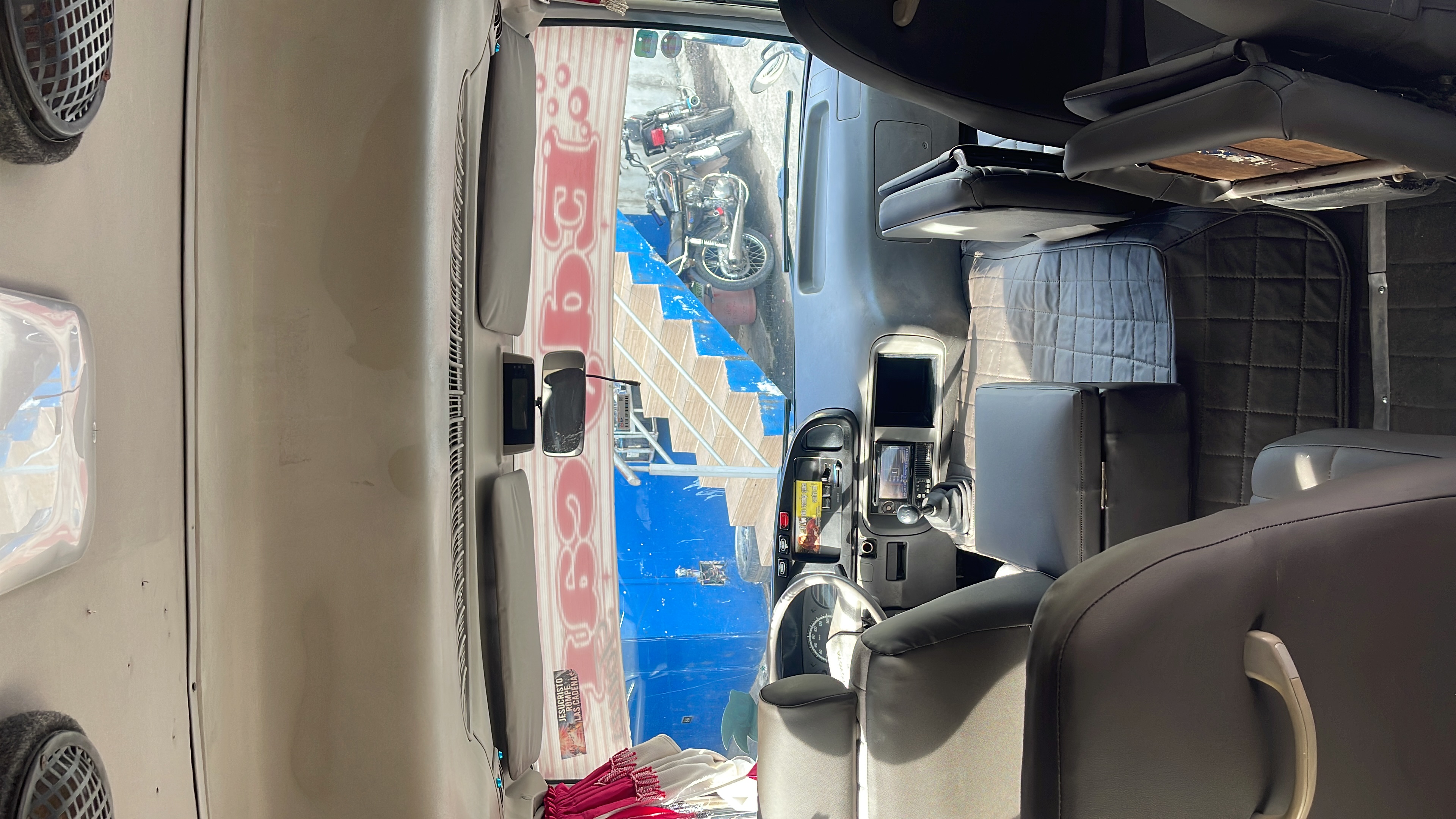 camiones y vehiculos pesados - Toyota coaster 2010  6