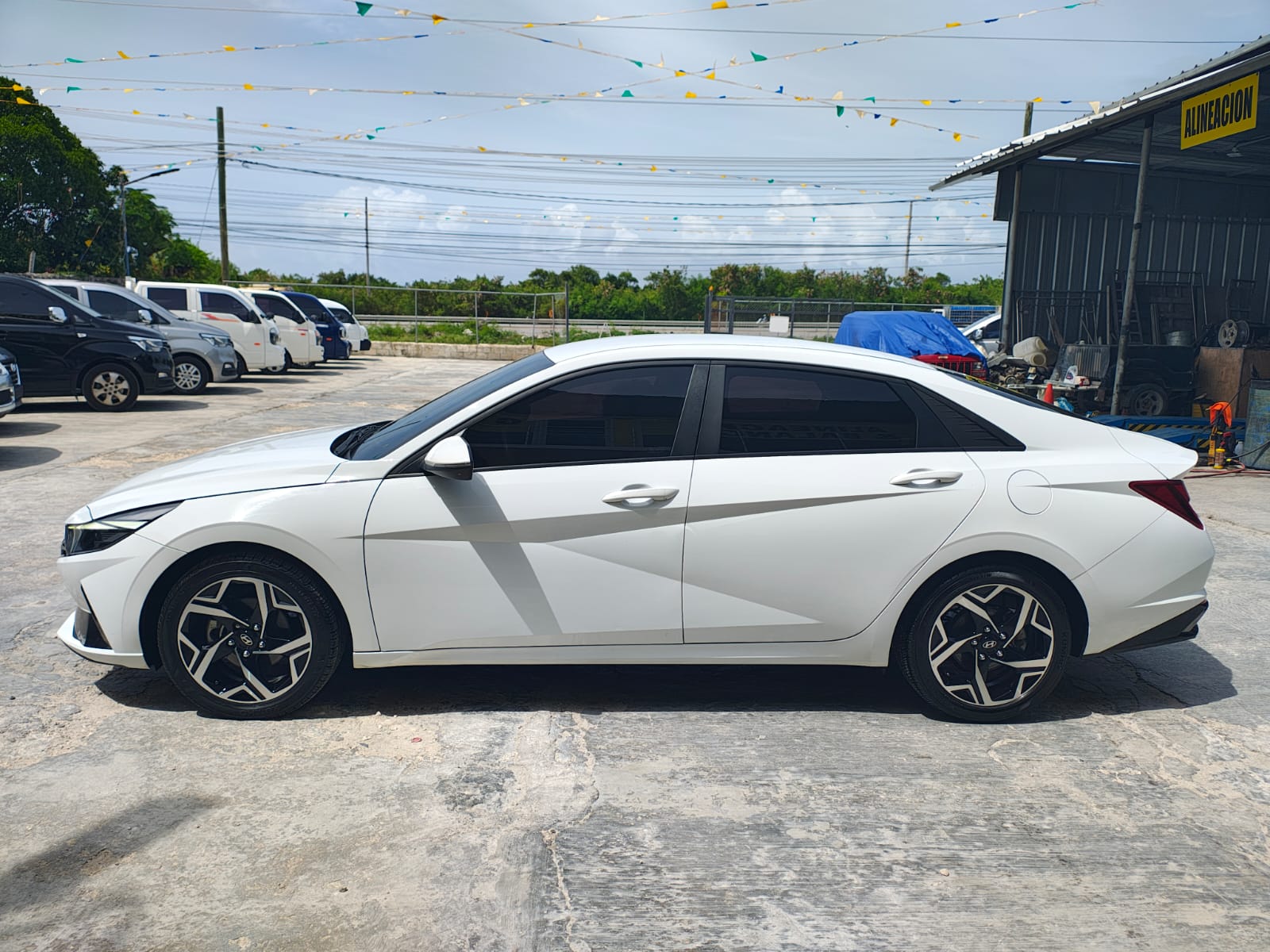 carros - HYUNDAI AVANTE 2022 UNICO enel PAIS esta en BAVARO 8