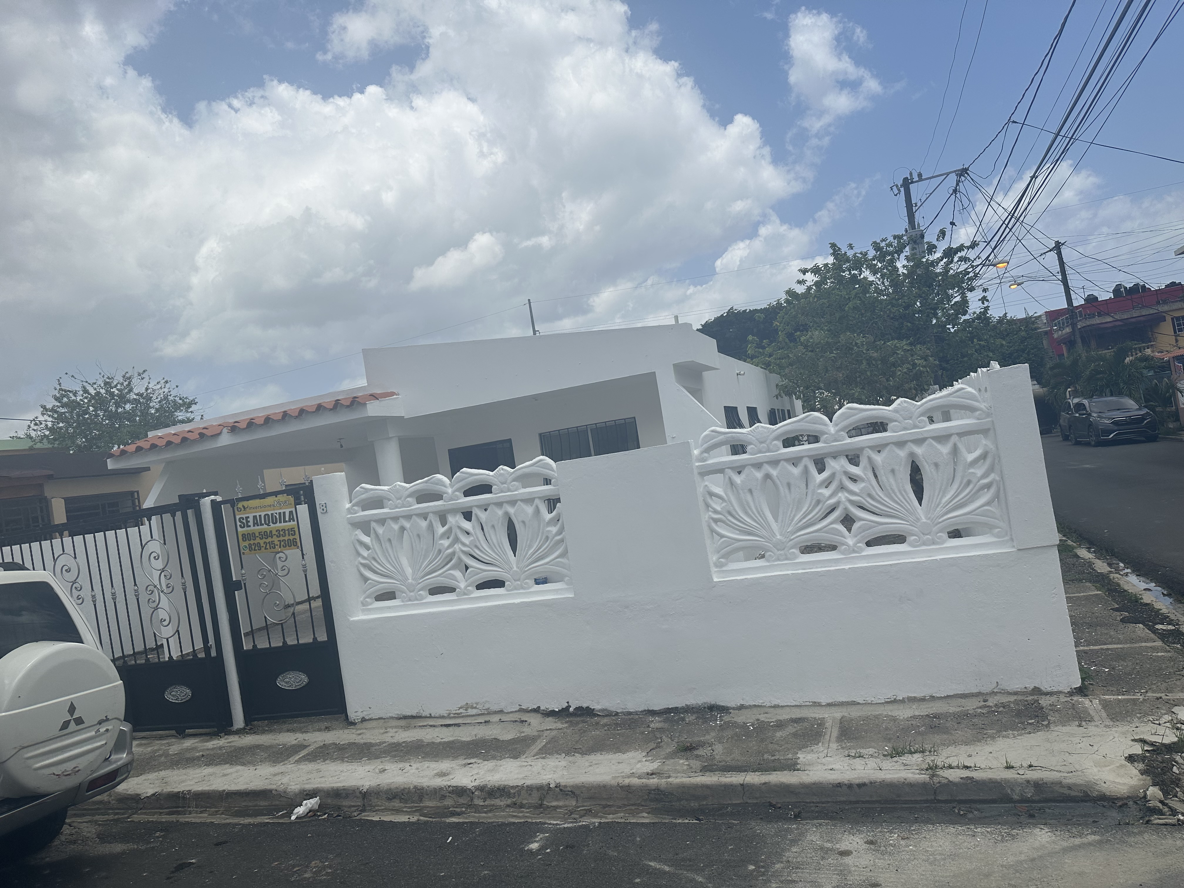 solares y terrenos - Vendo casa de esquina en redencial  2
