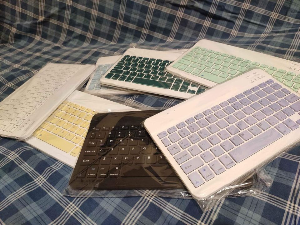 computadoras y laptops - Teclados Bluetooth nuevos varios colores 2