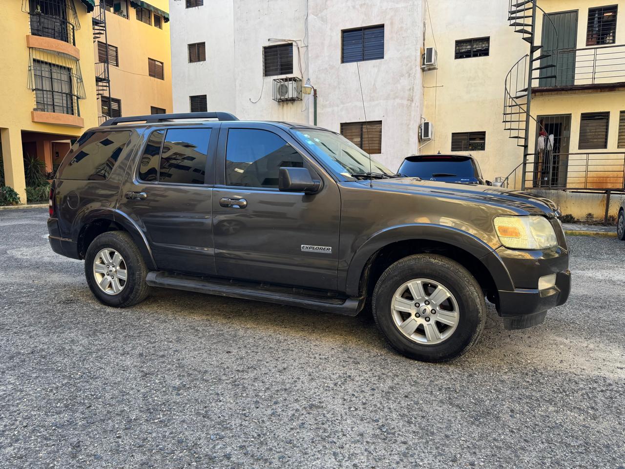 jeepetas y camionetas - Vendo Ford Explorer 2008 en excelentes condiciones 2