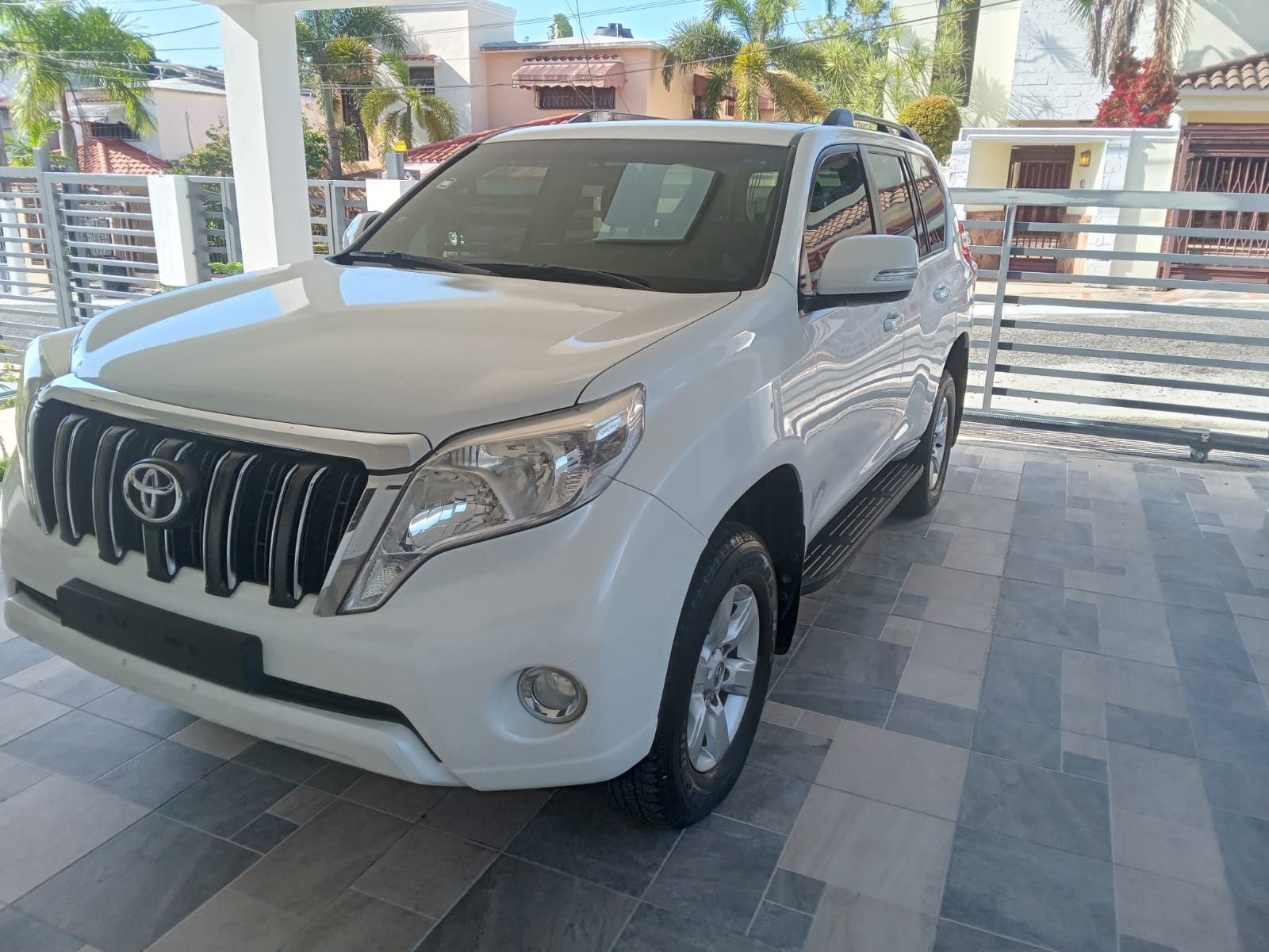 jeepetas y camionetas - Se Vende Toyota Land Cruiser Prado TXL 2014 3