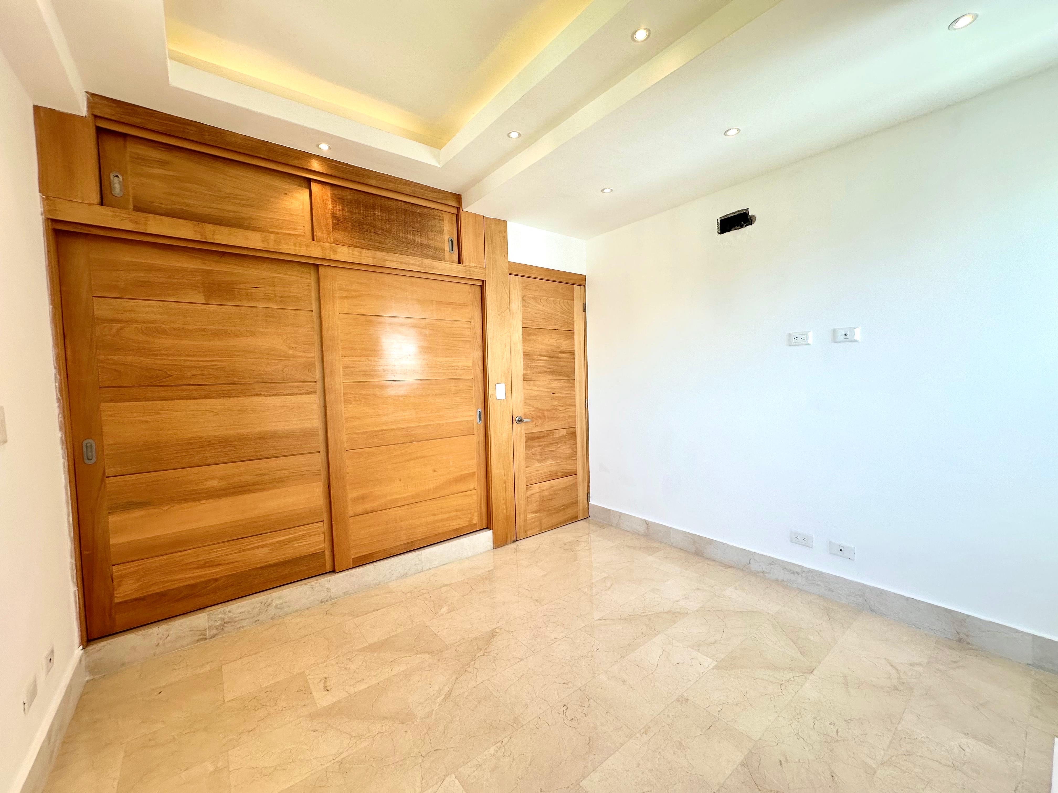 apartamentos - Apartamento en alquiler ubicado en Evaristo Morales de 3 habitaciones 
 5