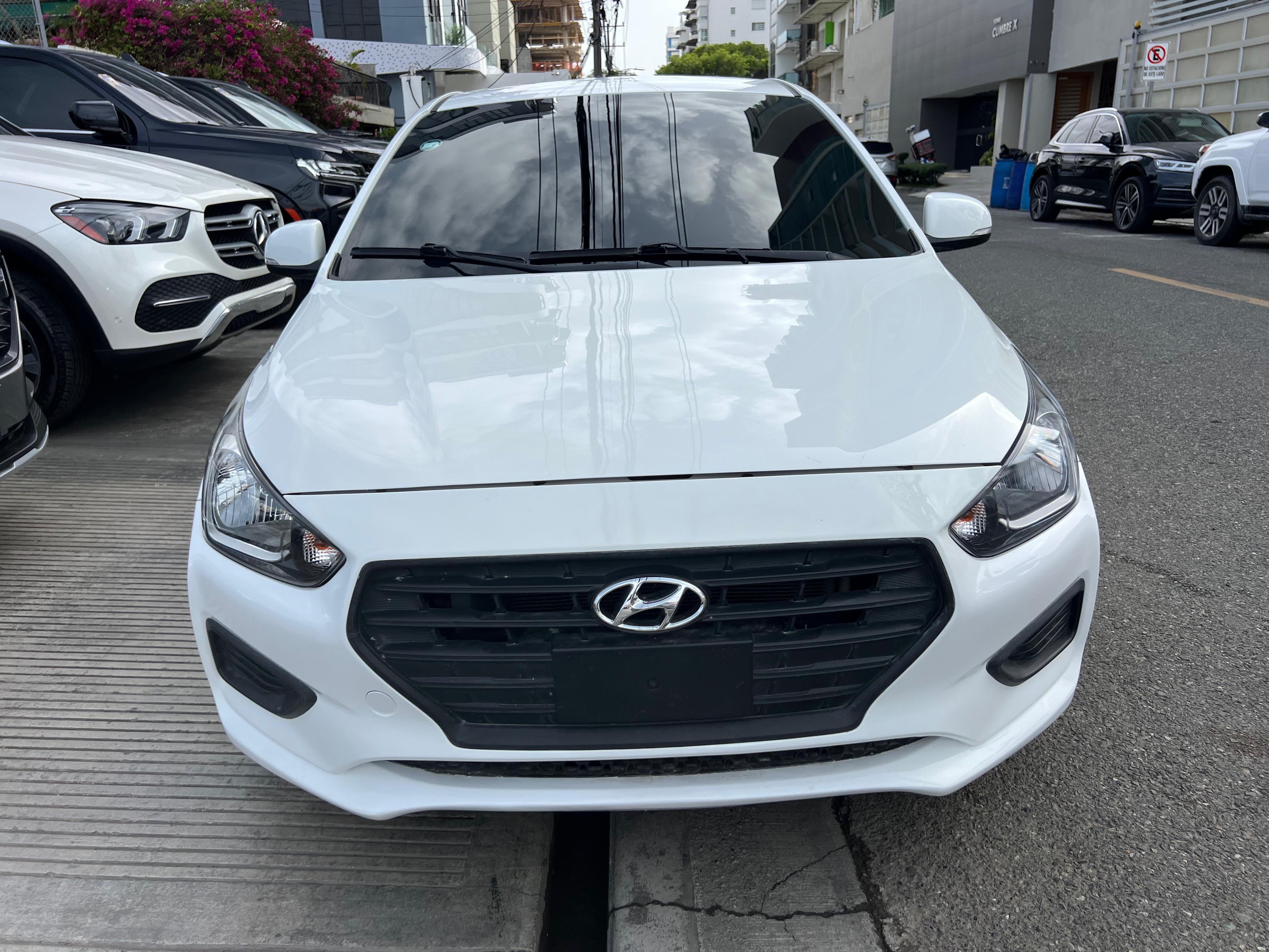 carros - HYUNDAI VERNA 2022 1