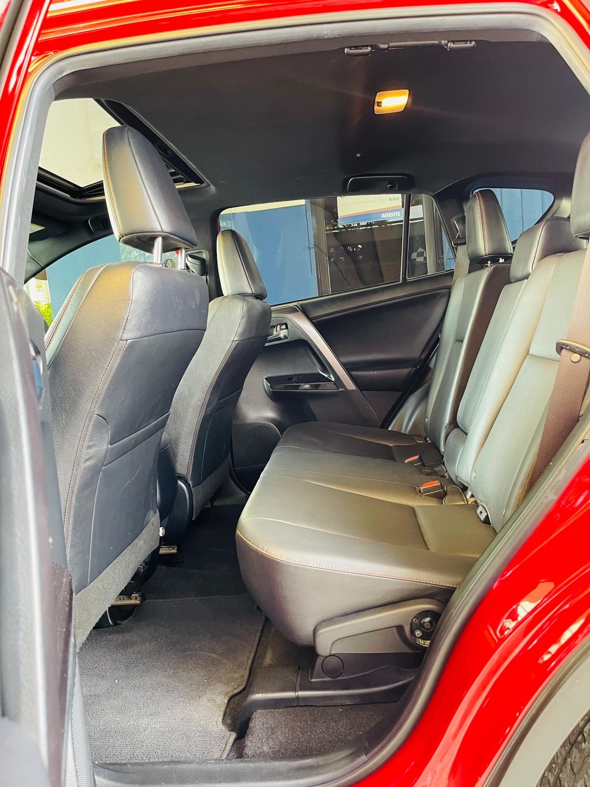 jeepetas y camionetas - Vendo Toyota RAV4 SE 2016 8