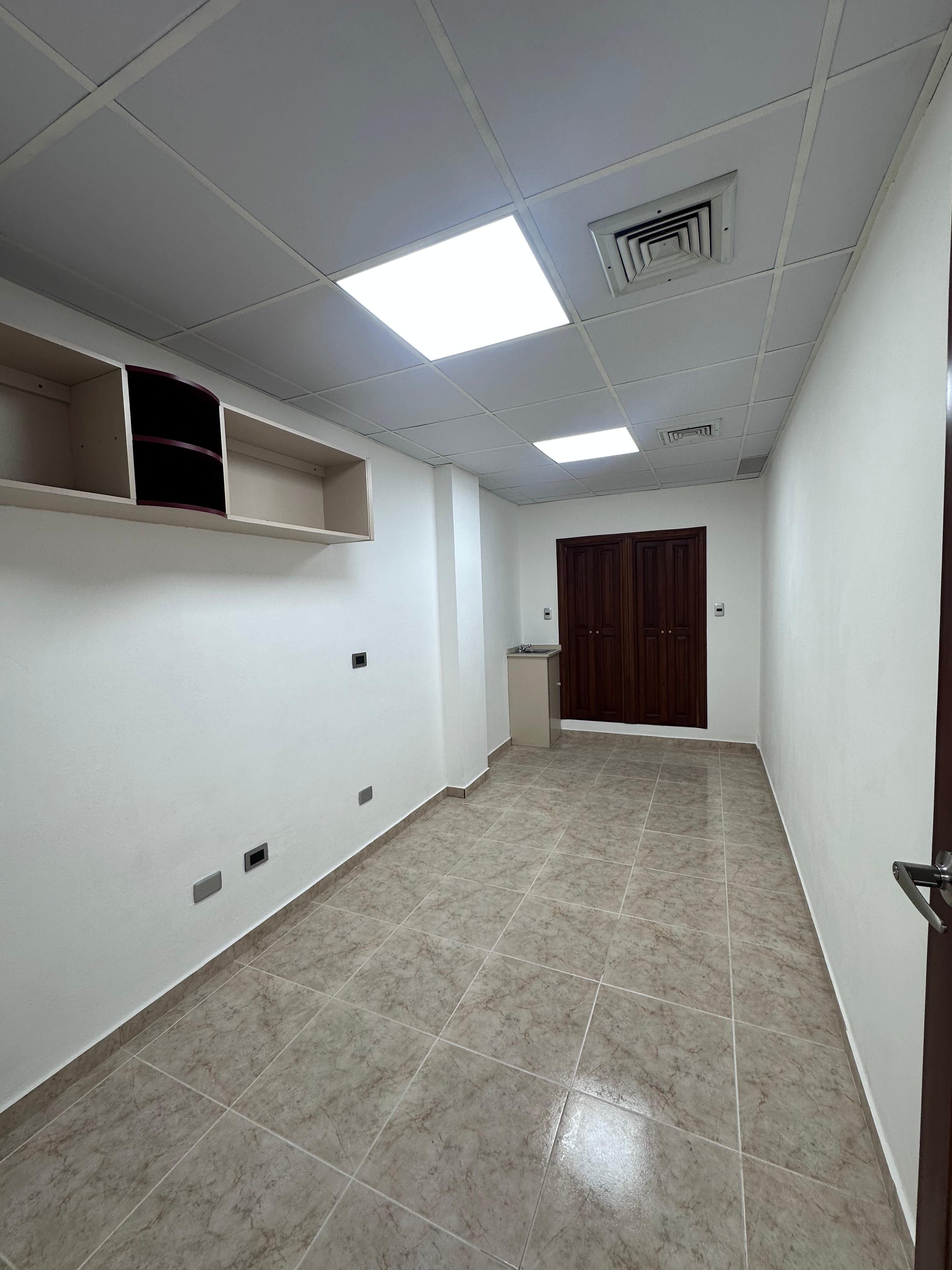 oficinas y locales comerciales - Local comercial en renta en Ensanche Quisqueya  2