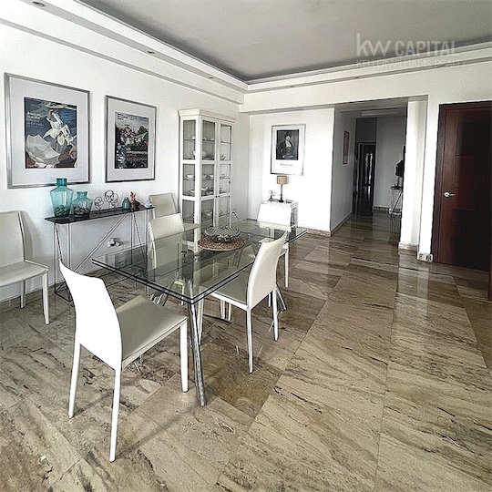 apartamentos - Venta de apartamento piso 8 en Piantini Distrito Nacional con piscina y 230mts 3