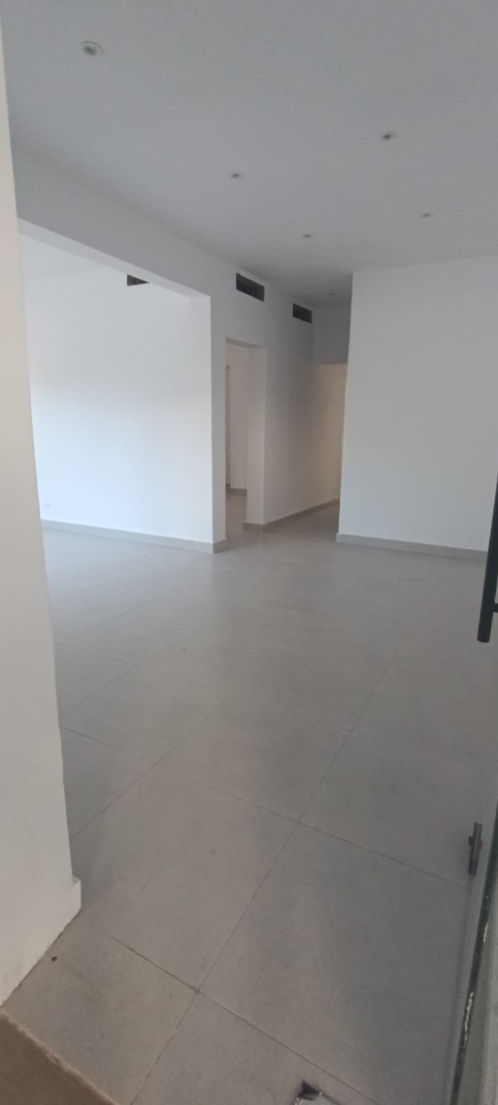 oficinas y locales comerciales - Excelente local en la Julia a estrenar 5