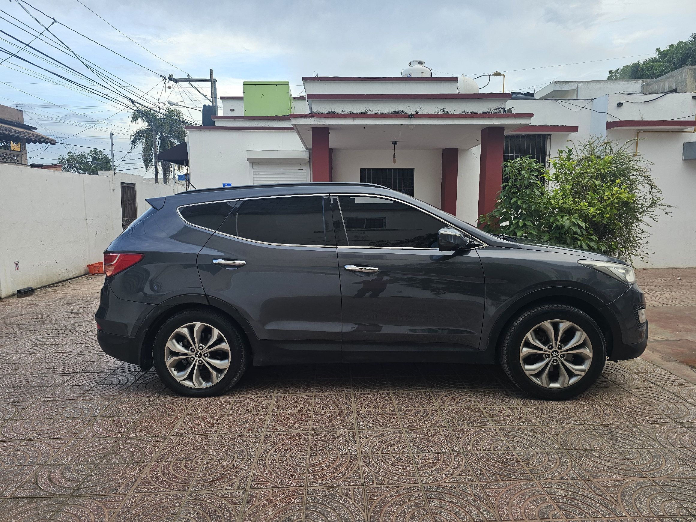jeepetas y camionetas - Hyundai Santa Fe 2014 Magna tres filas 1