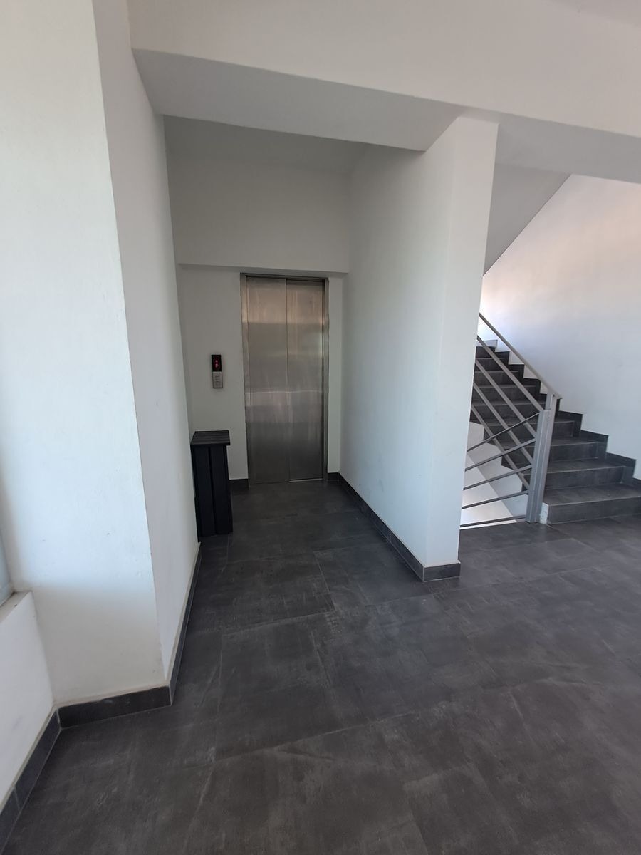 oficinas y locales comerciales - local  2do piso con terraza 117 mts en los prados 1