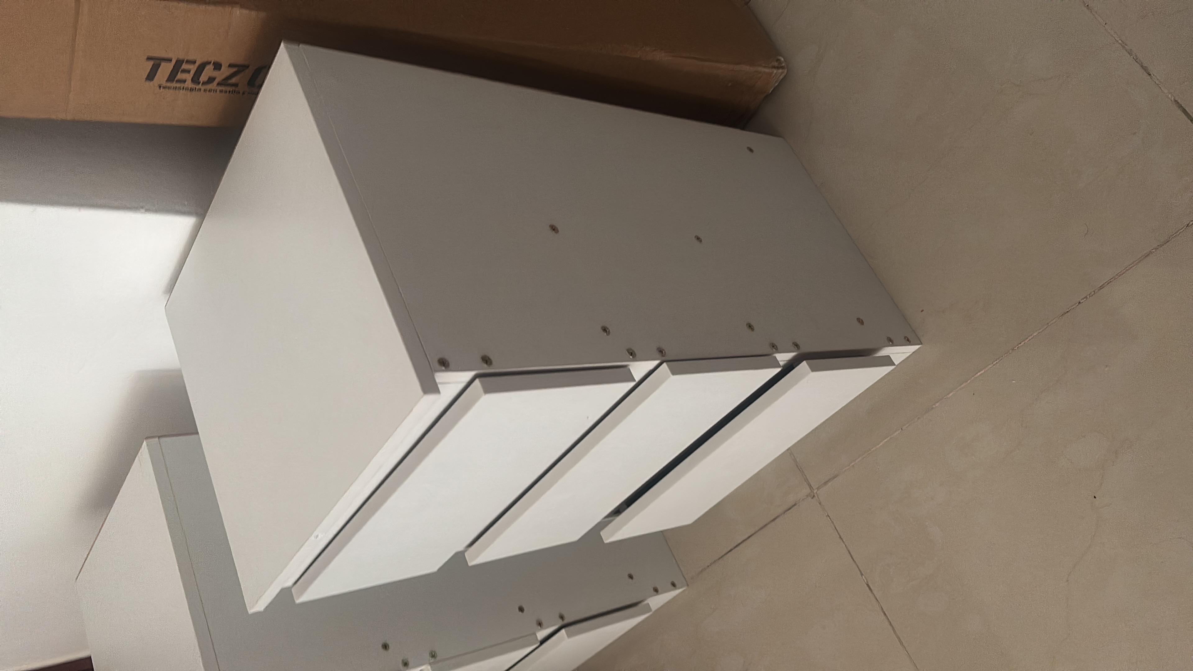 decoración y accesorios - Dos mesas de noche nueva armadas 0
