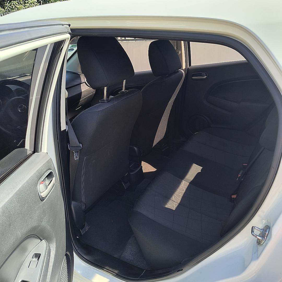 carros - Mazda 2