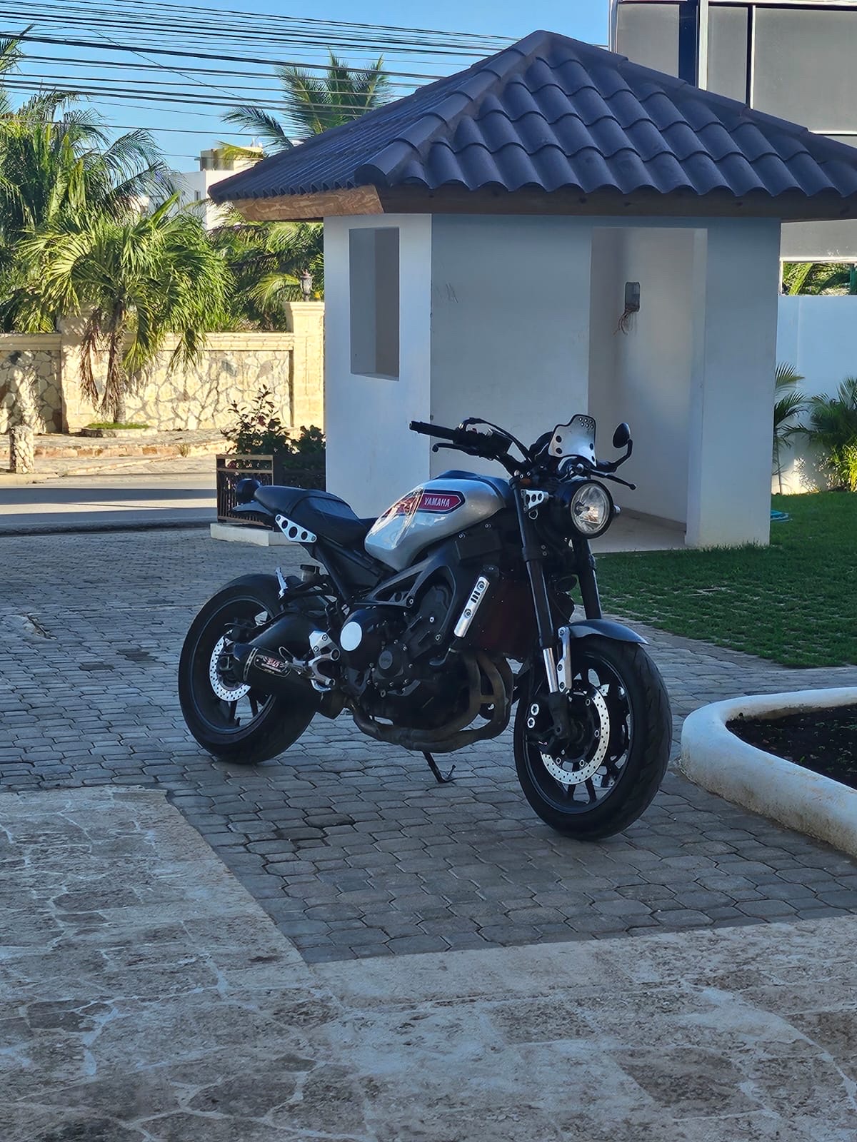 motores y pasolas - comprada en la  Yamaha matricula  al
dia  1