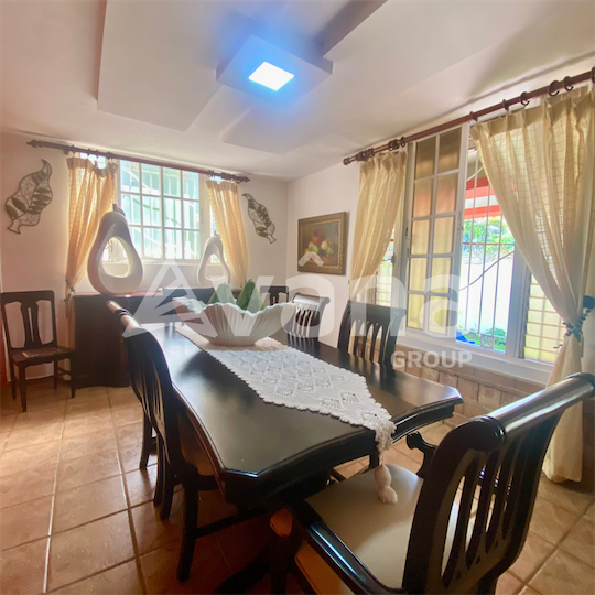 casas - Espaciosa casa de venta en Las Dianas  3