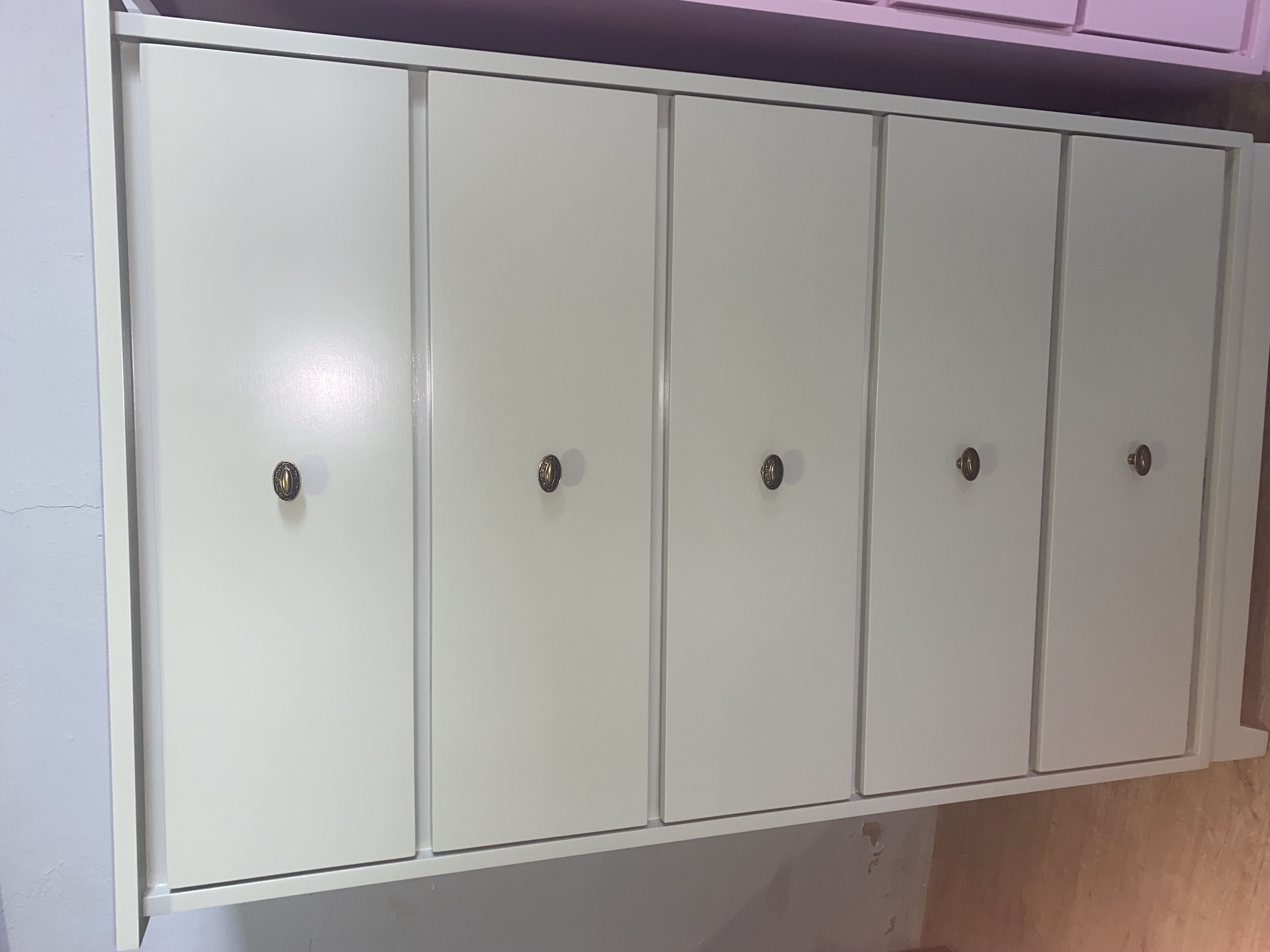 muebles y colchones - Vendo tres biuro de cinco gavetas cada uno  2