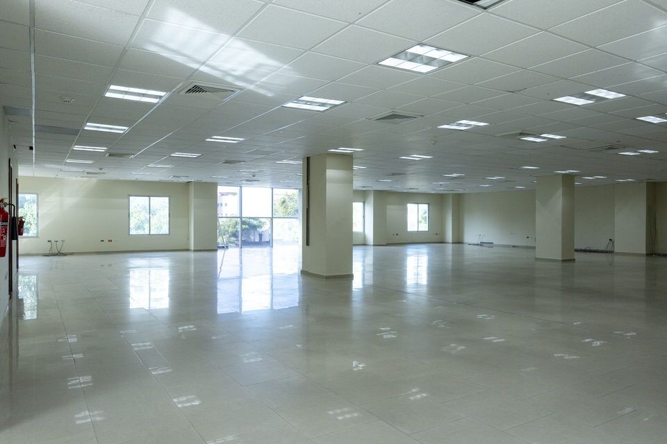 oficinas y locales comerciales - Evaristo Morales oficina de 412m2 12 parqueos  0