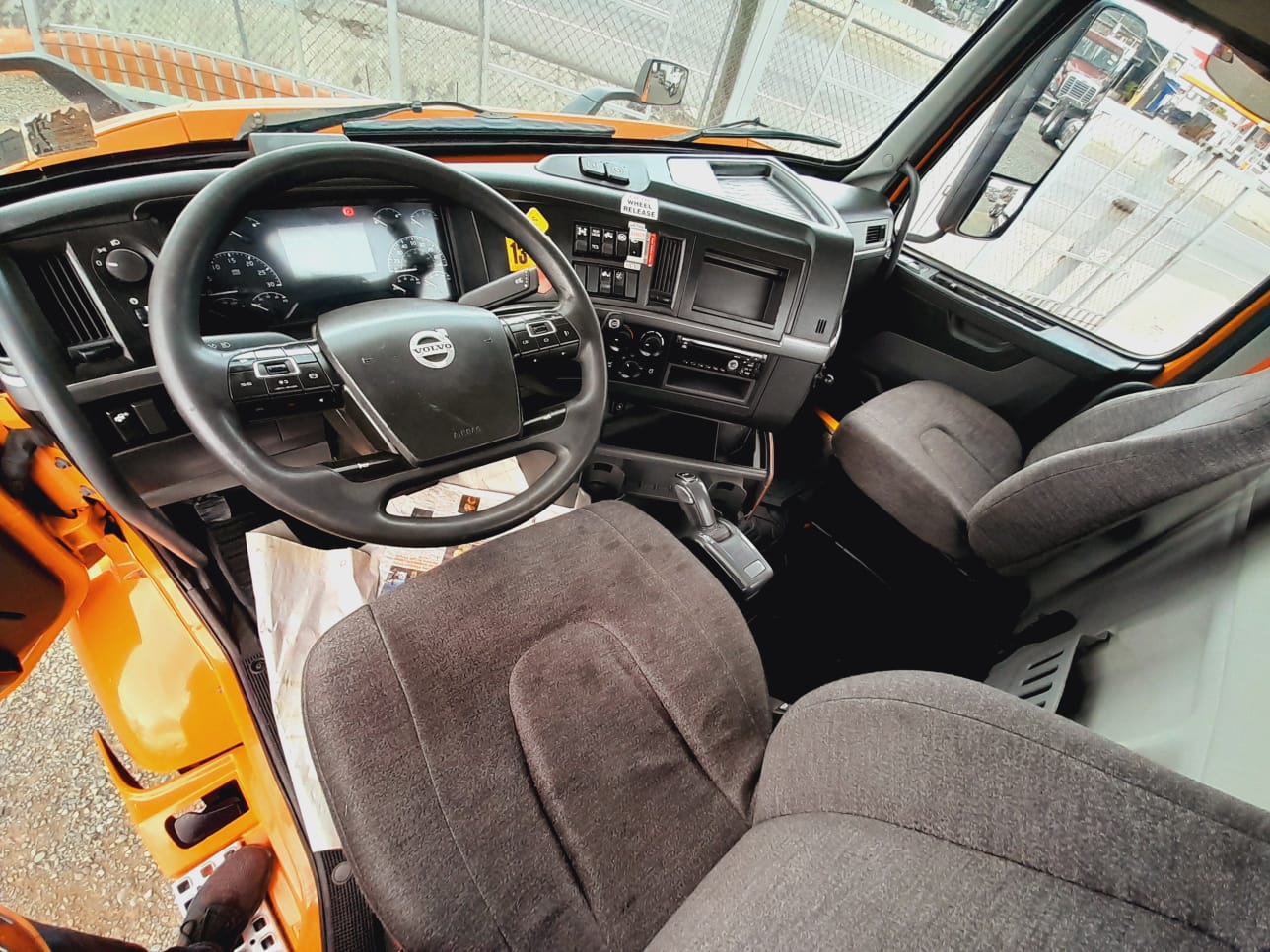 camiones y vehiculos pesados - VOLVO VNR AÑO 2020 3