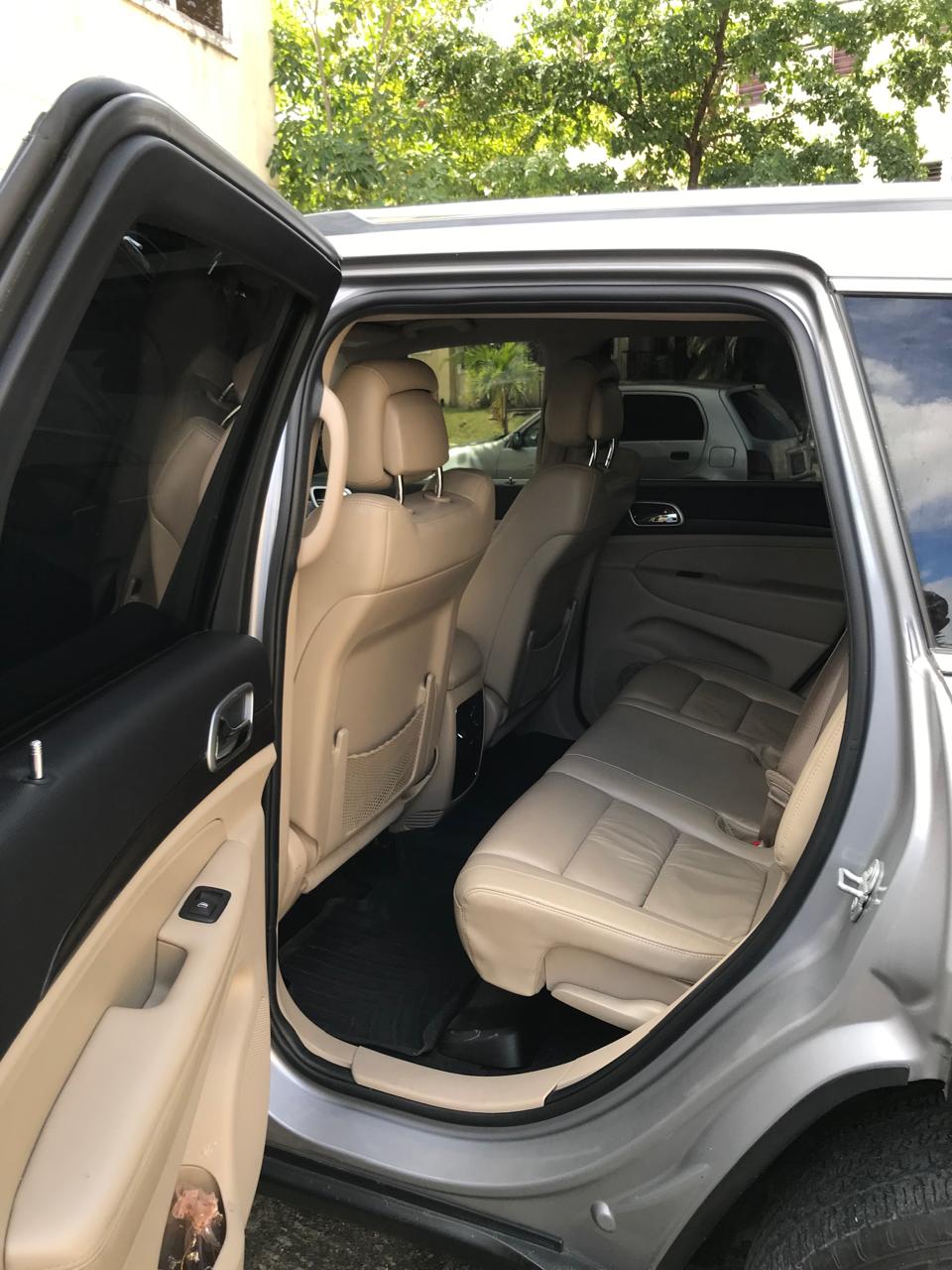jeepetas y camionetas - Grand cherokee Laredo 4x4 2018  9