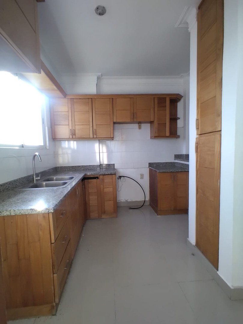 apartamentos - VENDO EN LOS RESTAURADORES:
PRECIO RD$. 9.2 Millones
3 Habitaciones 
2 parqueos 5