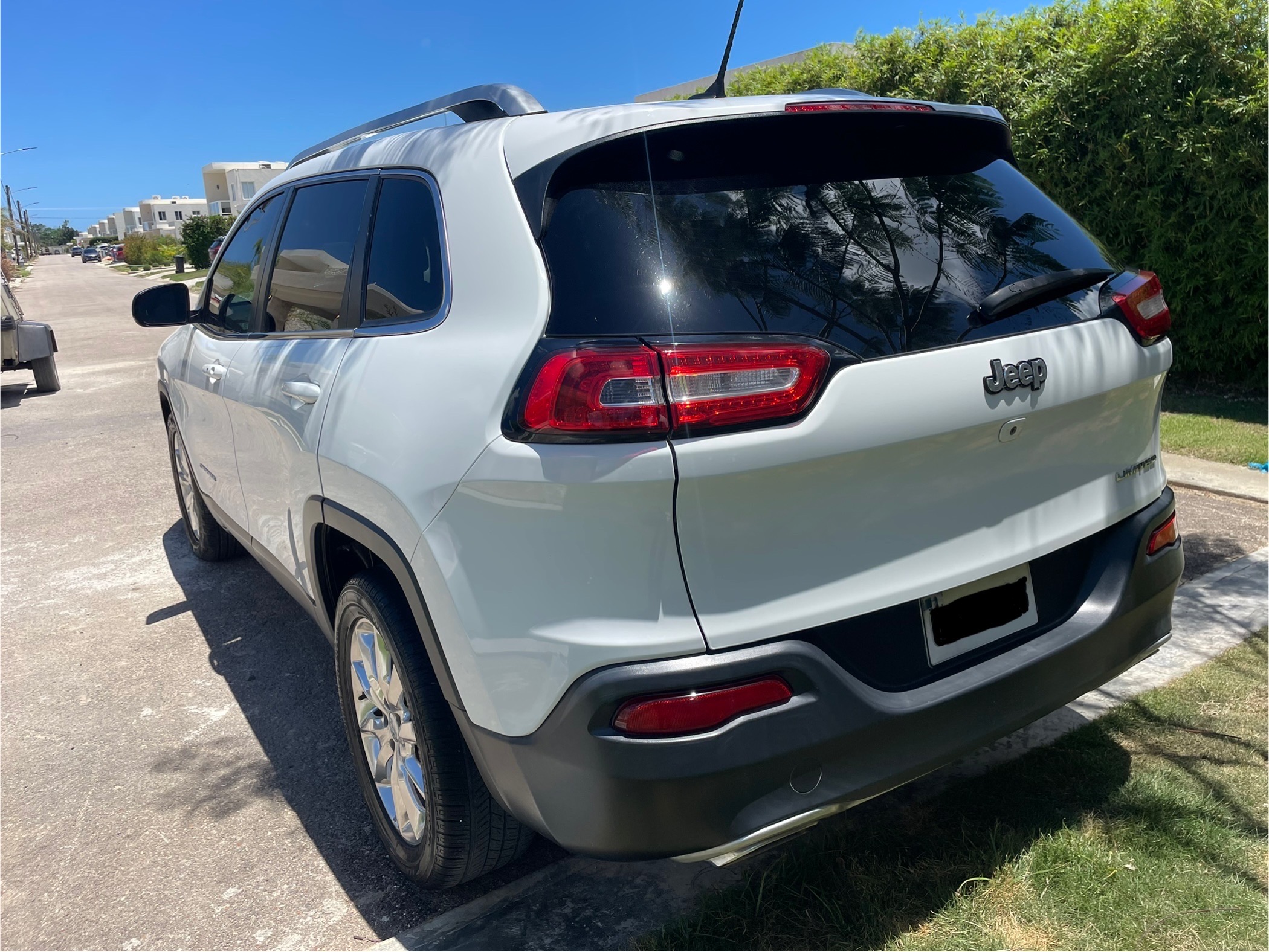 jeepetas y camionetas - Jeep Cherokee limited 2015 3
